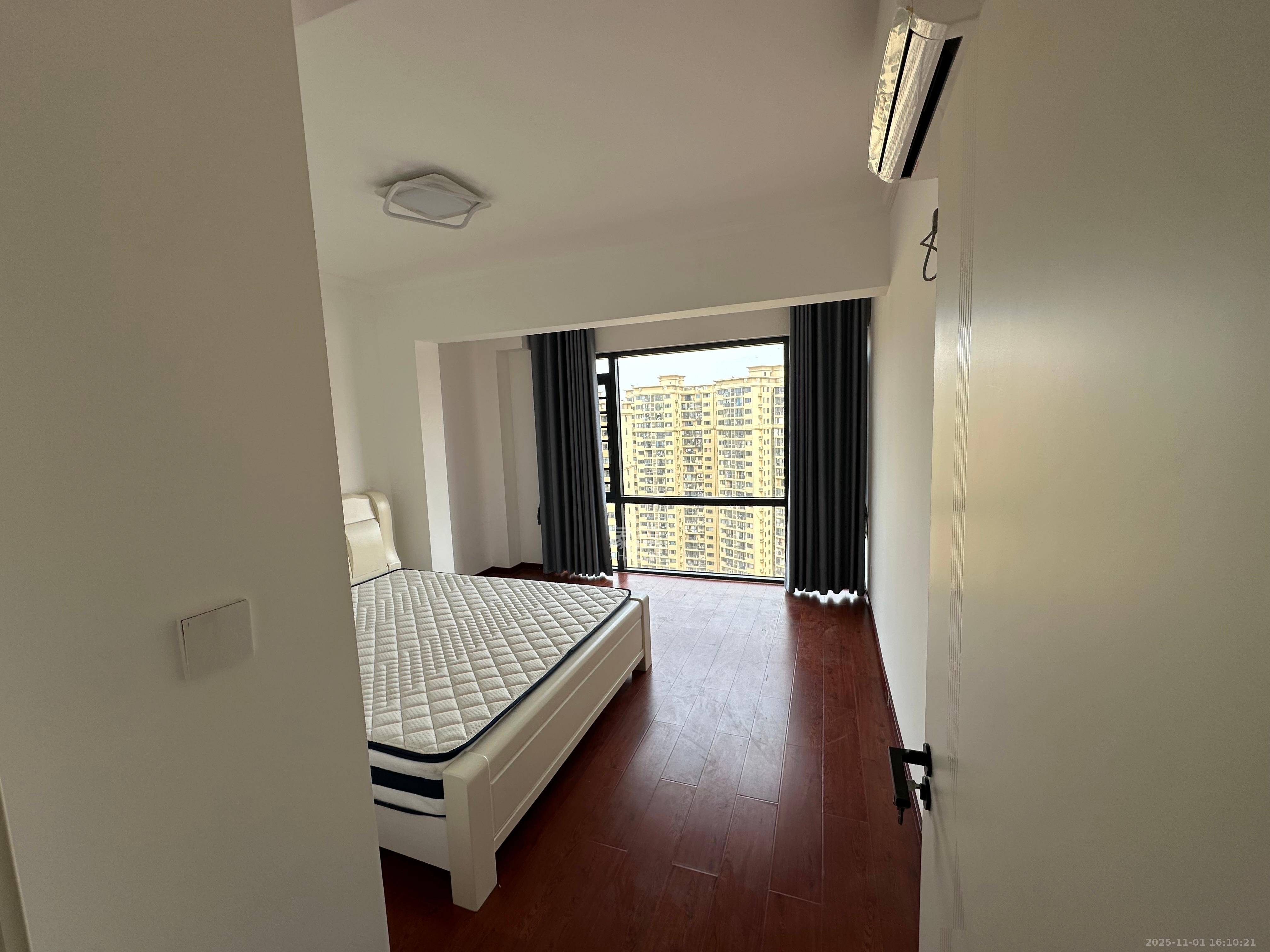 邦盛水岸御园  4室2厅2卫    2800.0元/月室内图