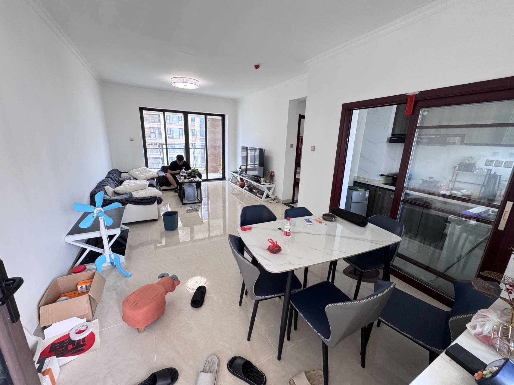 海湾花园  1室0厅1卫    198.0万客厅