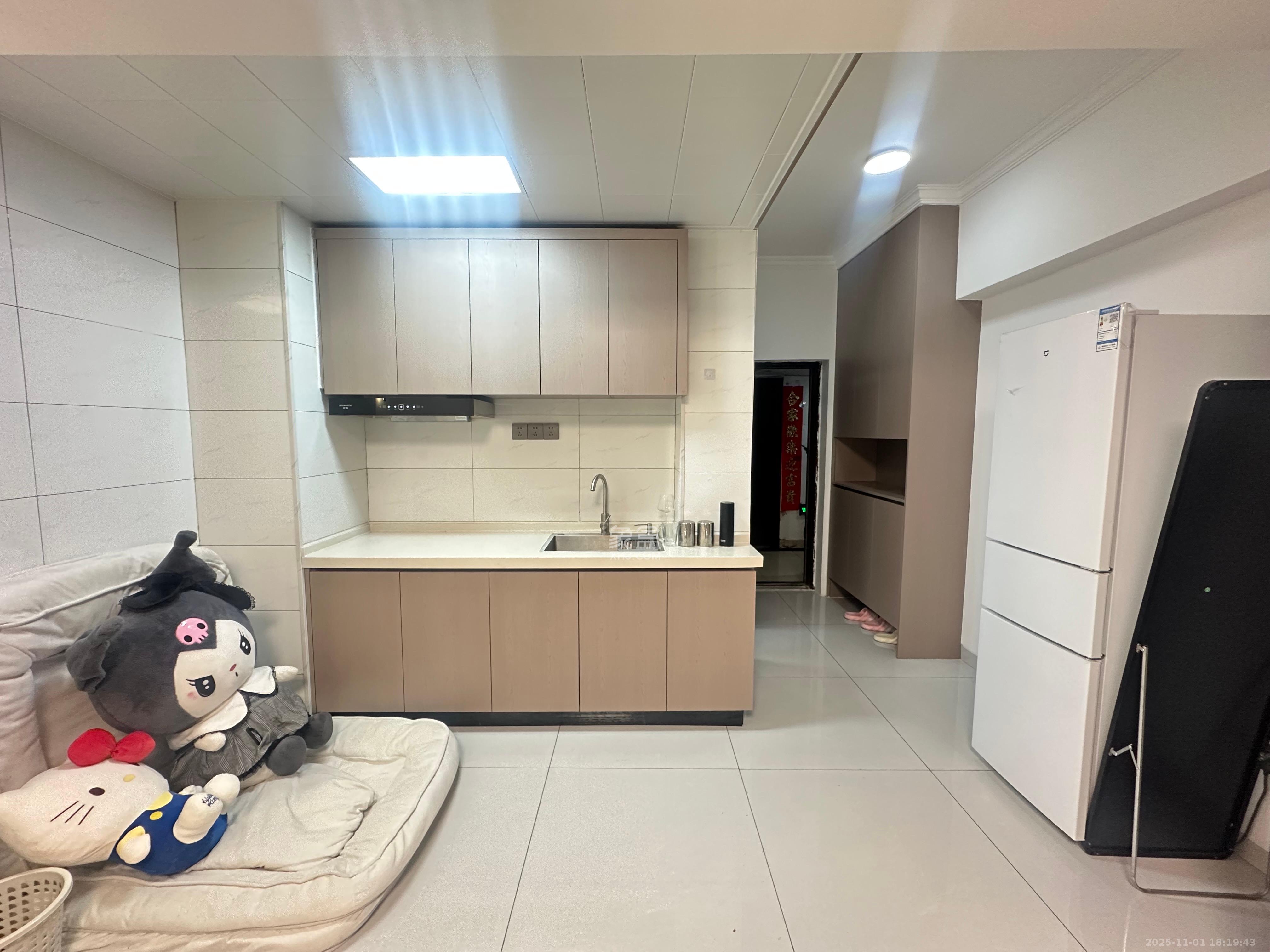 麓谷明珠  1室1厅1卫    1500.0元/月室内图