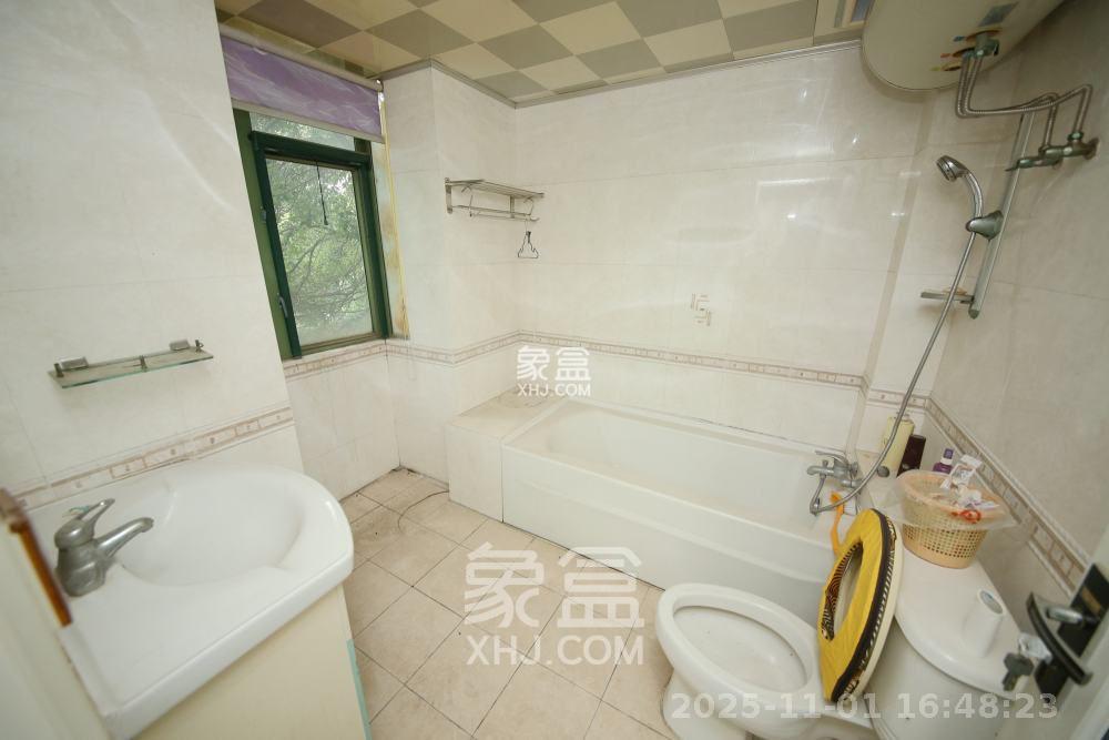 芙蓉苑  4室2厅2卫    2200.0元/月室内图