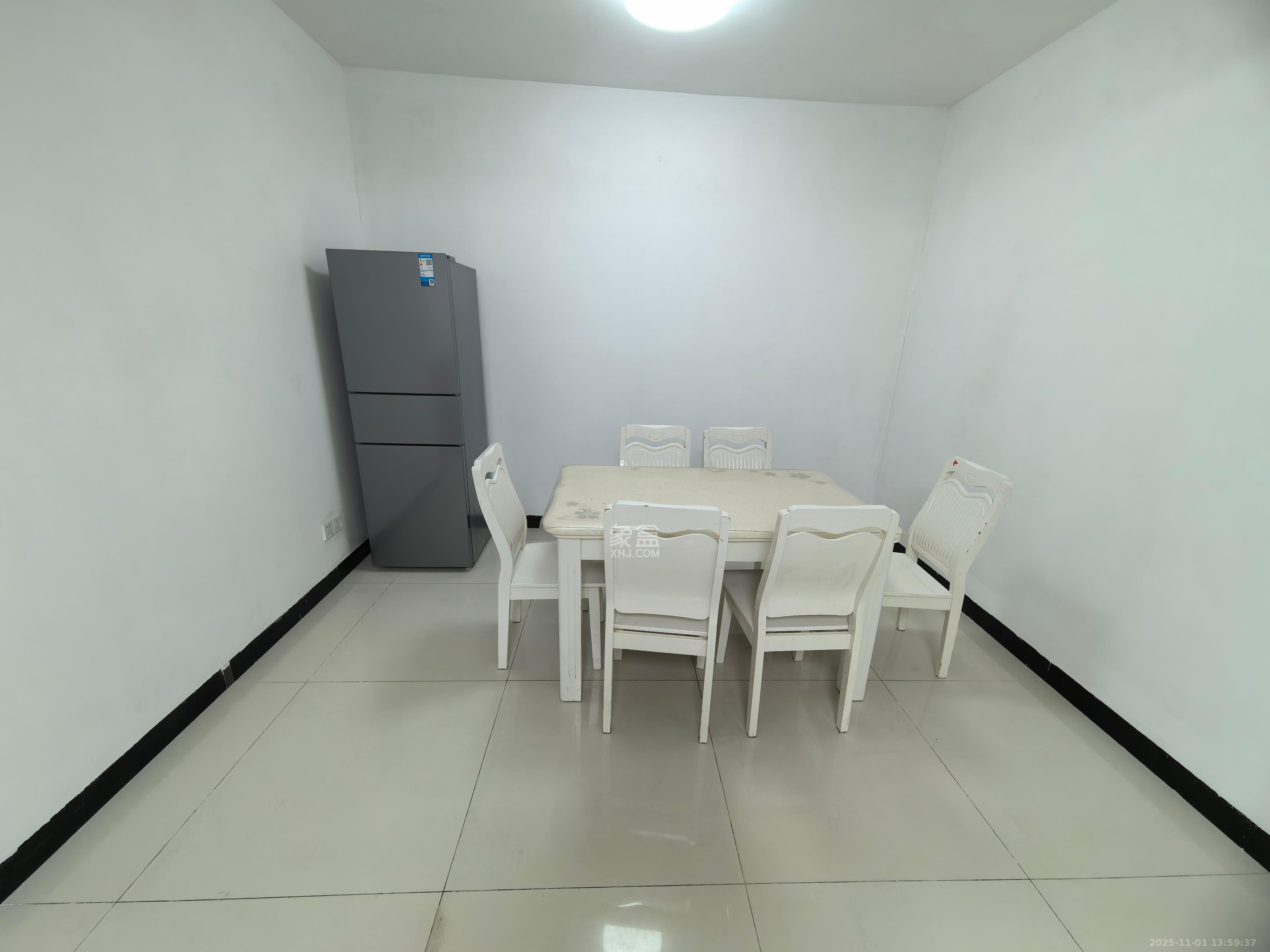 湖韵佳苑  3室2厅1卫    2700.0元/月室内图