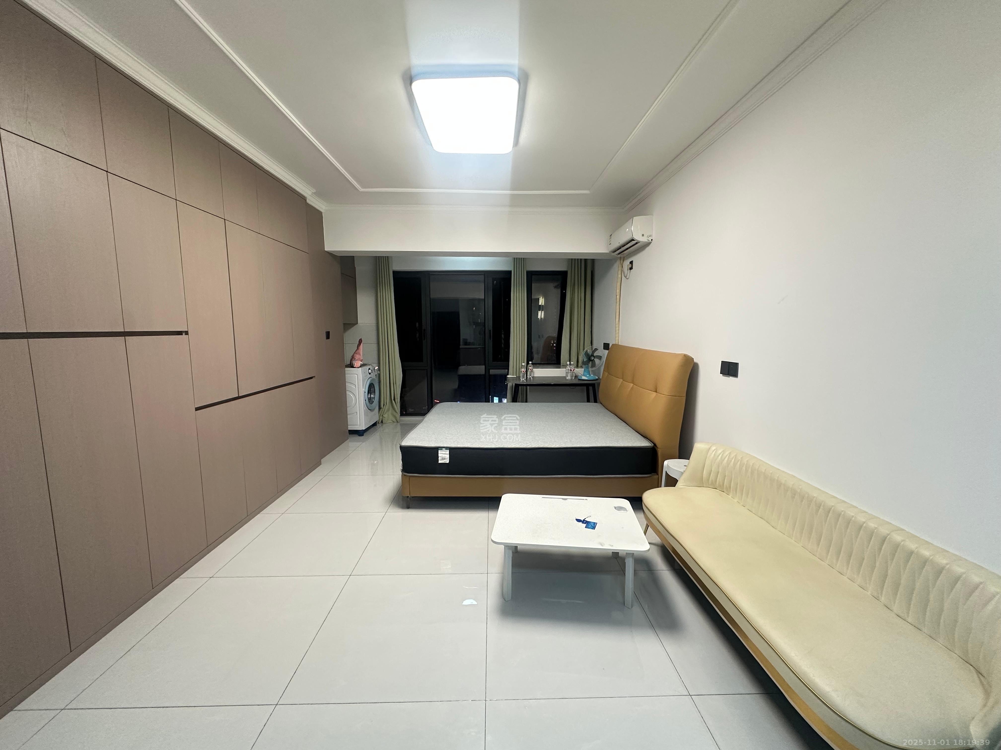 麓谷明珠  1室1厅1卫    1500.0元/月室内图