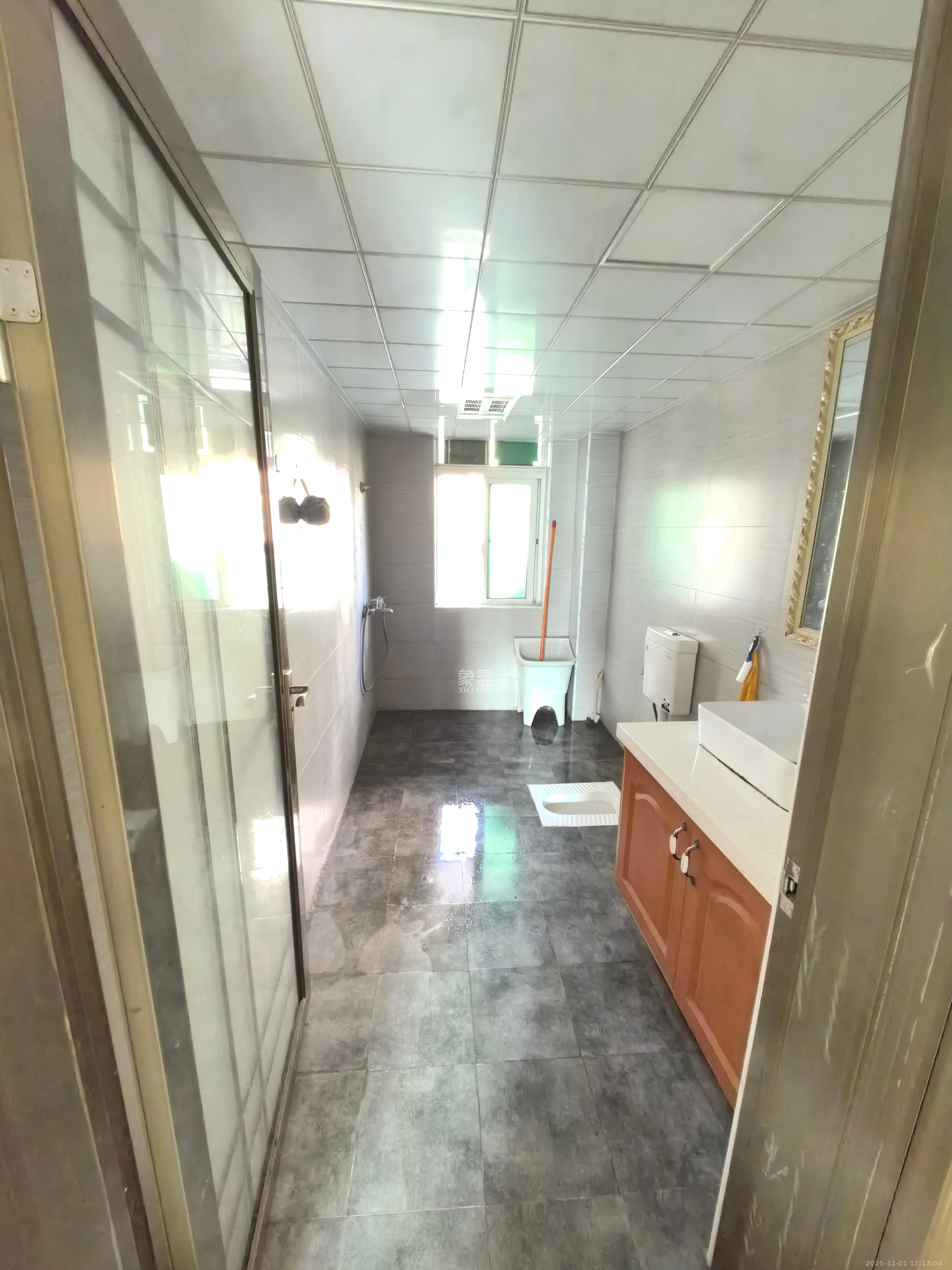 麓谷加州阳光  3室2厅2卫    2500.0元/月 麓谷加州阳光  3室2厅2卫    2500.0元/月室内图