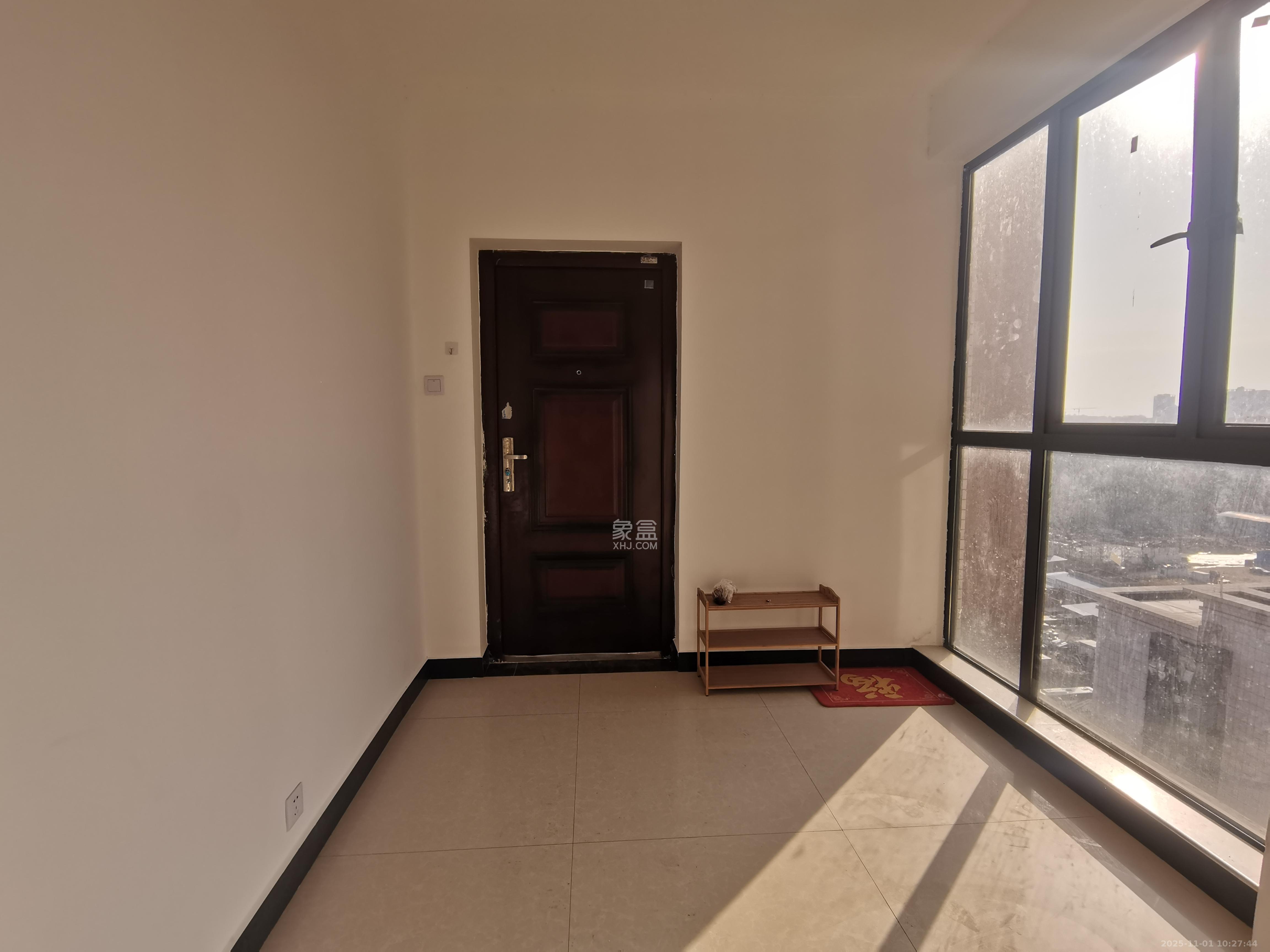 恒生碧水龙庭  3室2厅2卫    1900.0元/月室内图