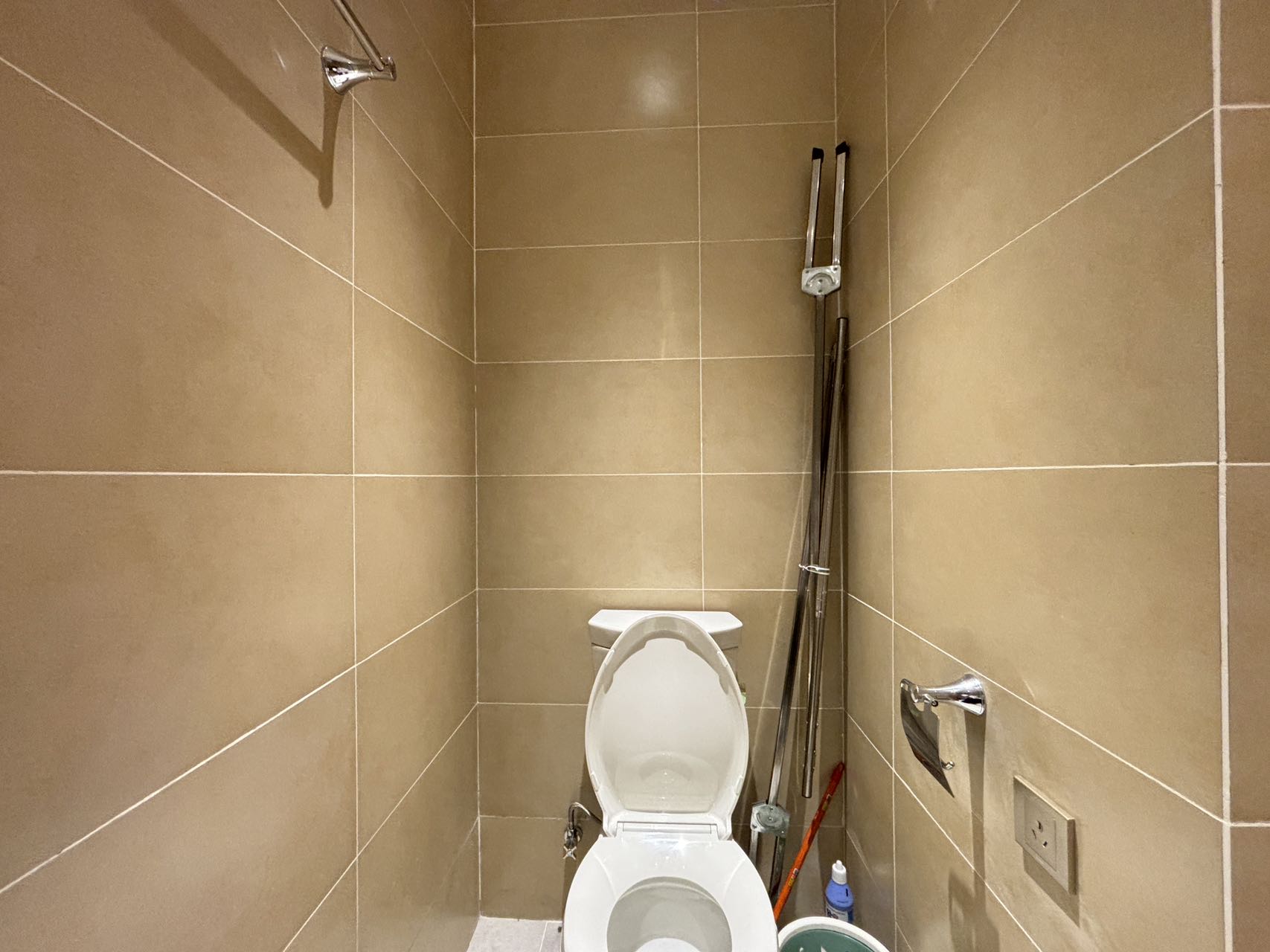 海航豪庭南苑  1室1厅1卫    2400.0元/月室内图