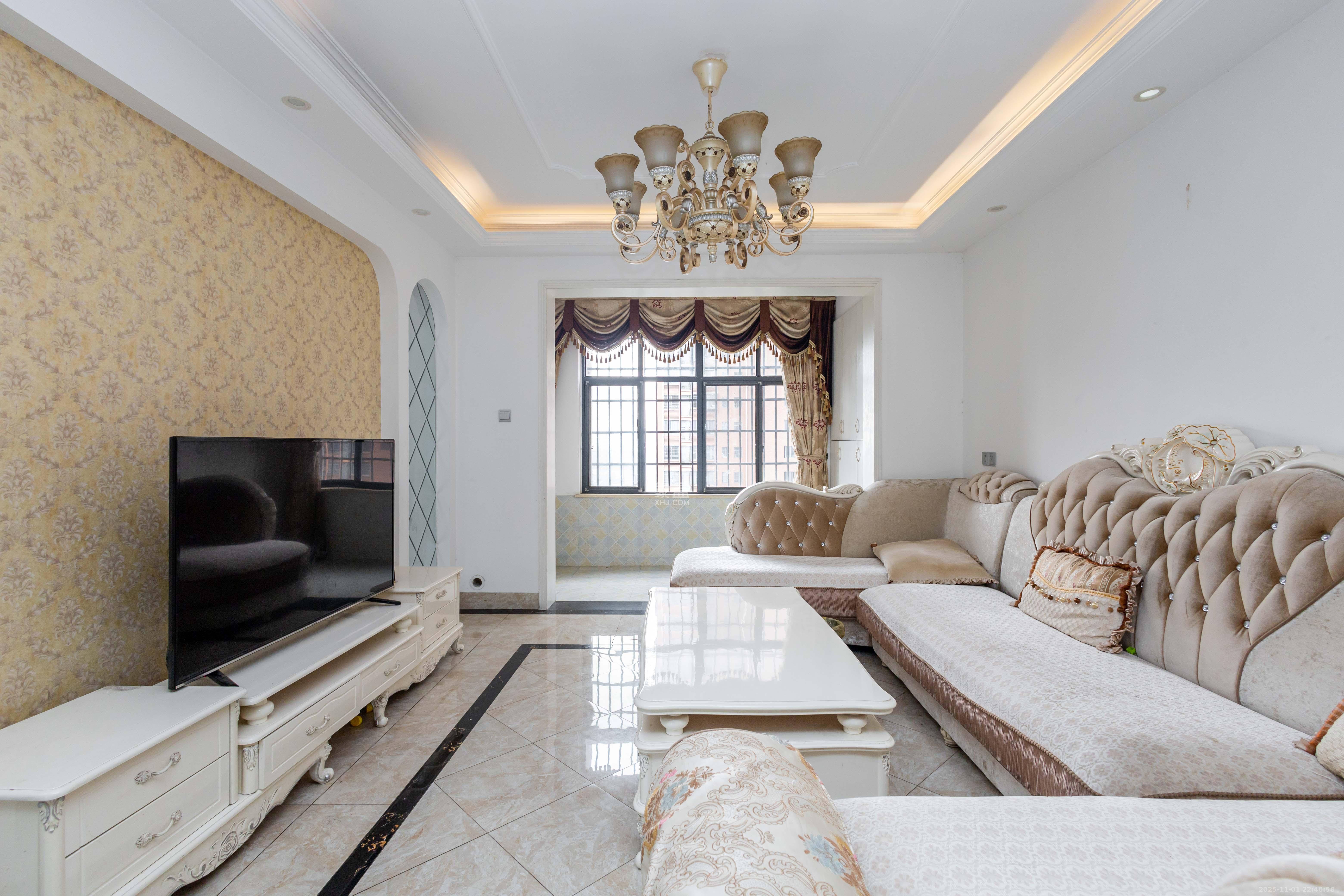 辉宏橄榄城 5室2厅1卫 82.8万 辉宏橄榄城 5室2厅1卫 82.8万客厅