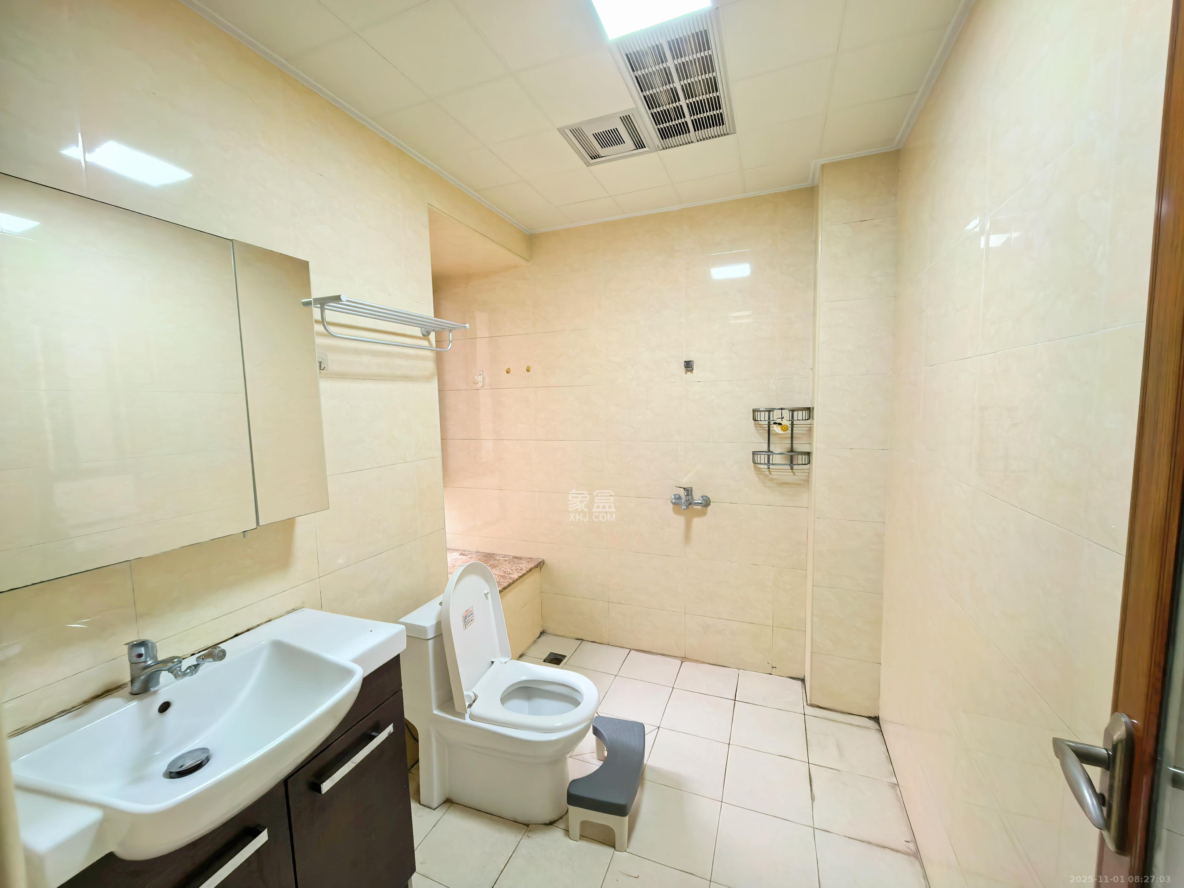 中城丽景香山园  3室2厅2卫    3000.0元/月室内图