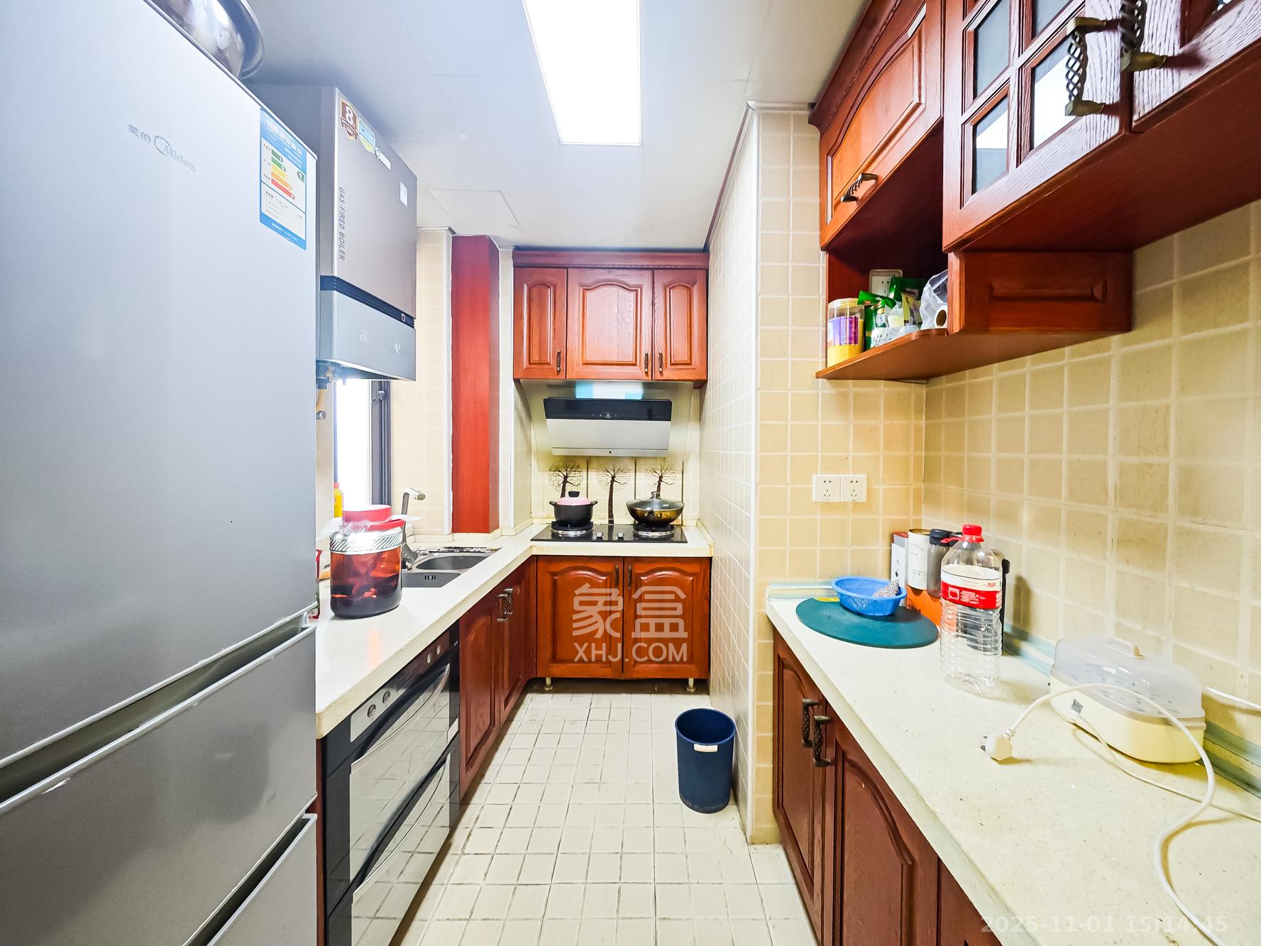 水映加州  2室2厅1卫    139.9万 水映加州  2室2厅1卫    139.9万厨房