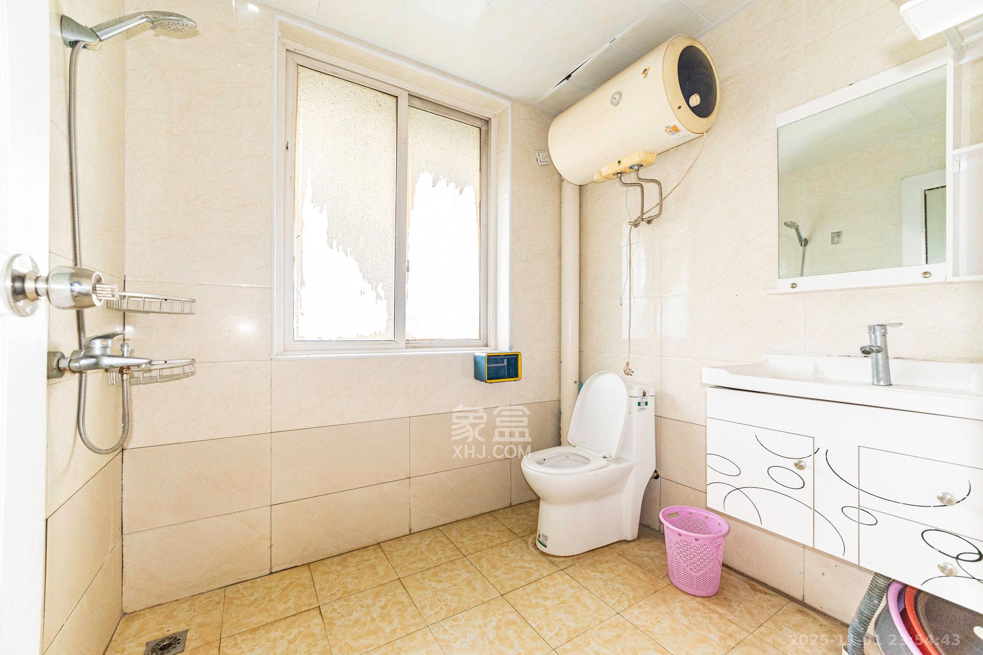 长沙县公安局单位房  3室2厅2卫    71.8万卫生间