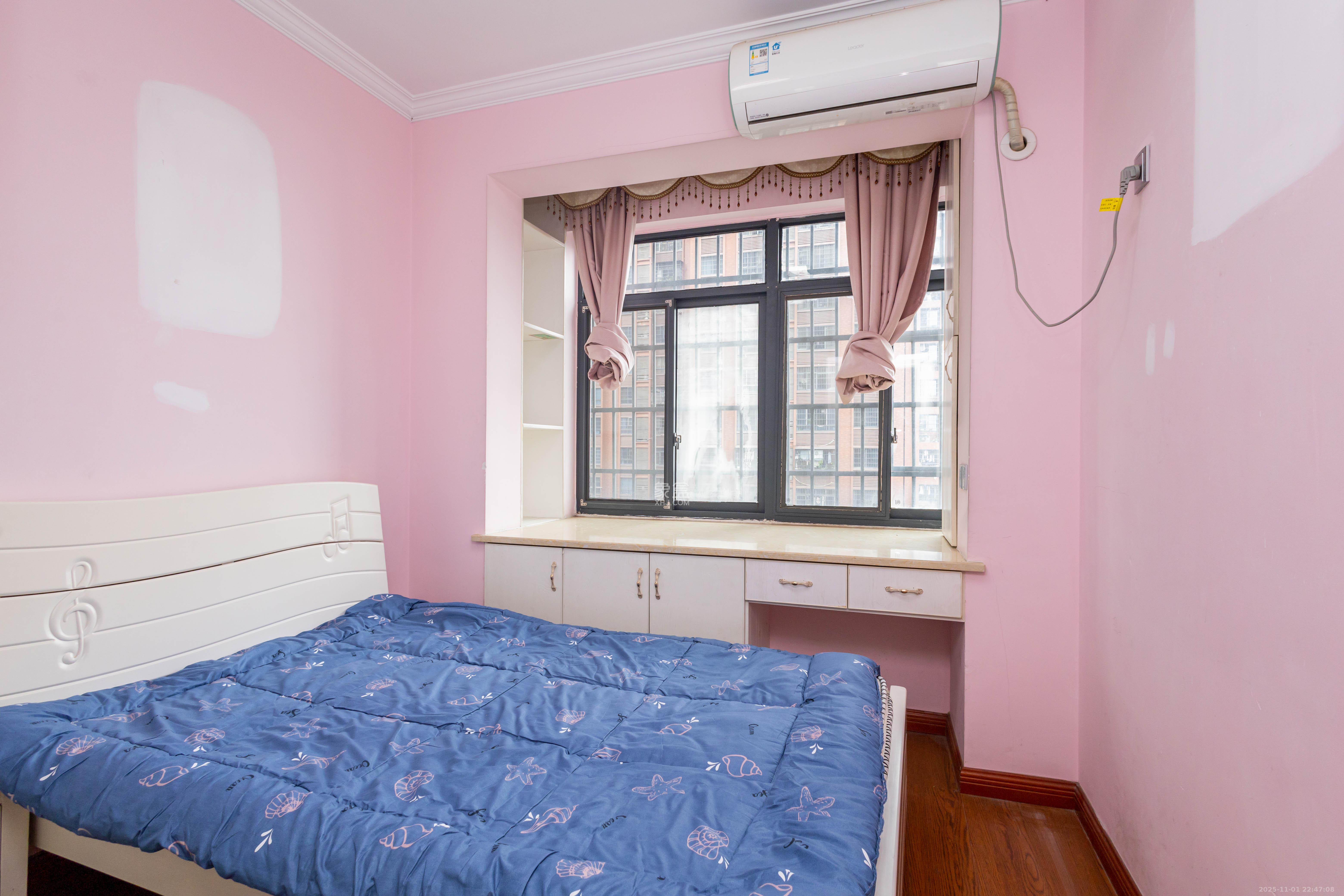 辉宏橄榄城  5室2厅1卫    82.8万卧室