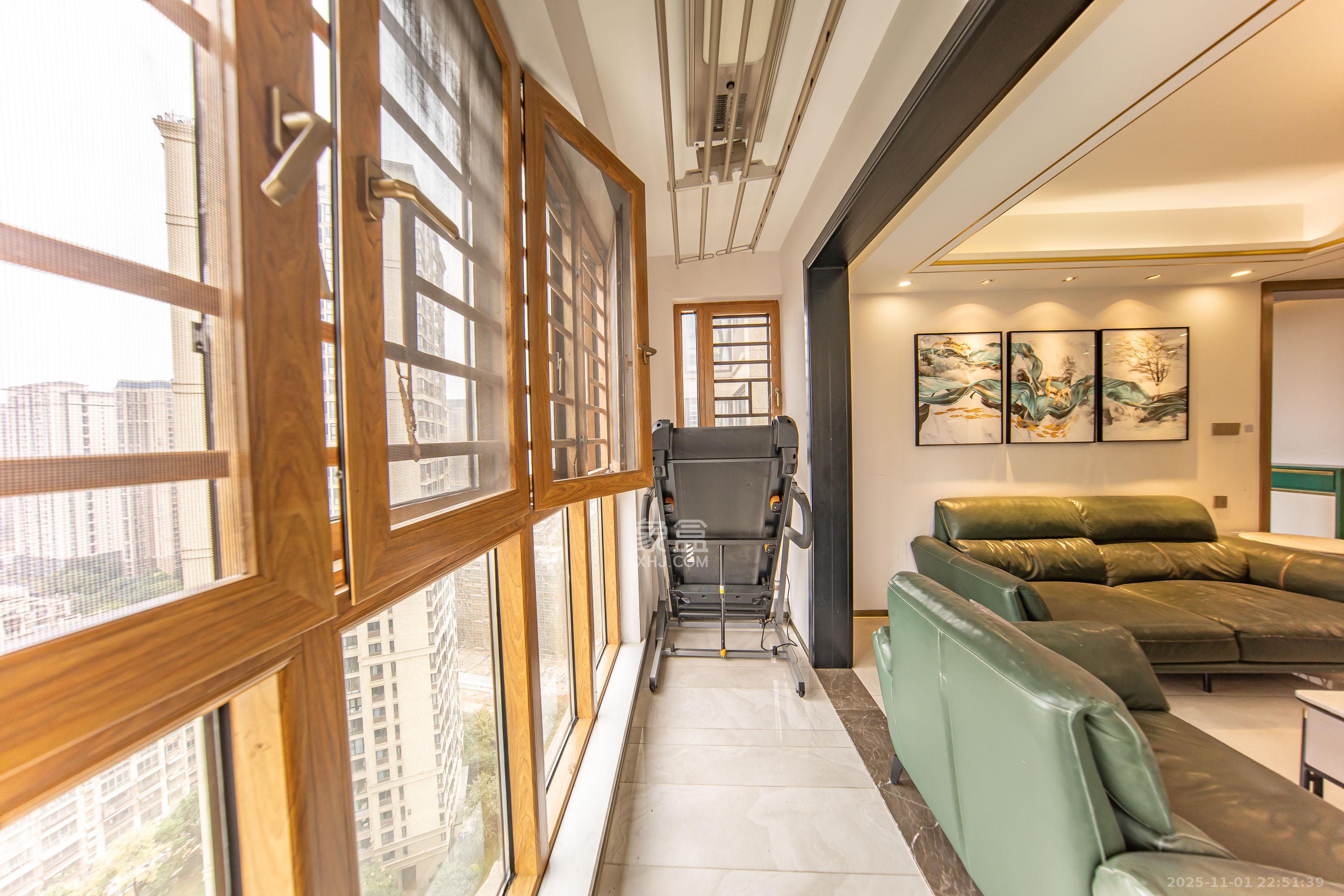 融创融公馆(融创臻苑) 4室2厅2卫 140.0万 融创融公馆(融创臻苑) 4室2厅2卫 140.0万阳台