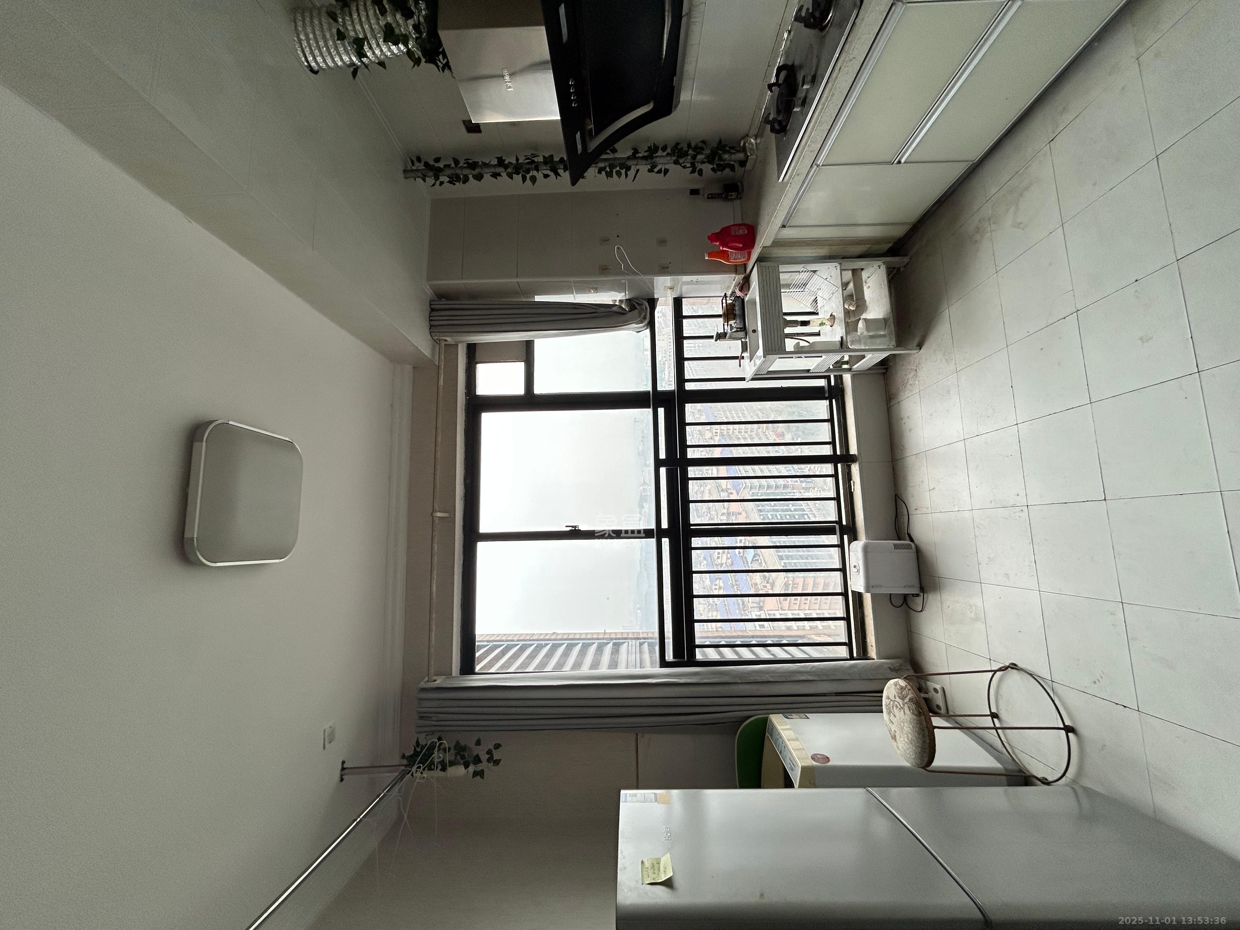 山水湾  1室1厅1卫    1300.0元/月室内图