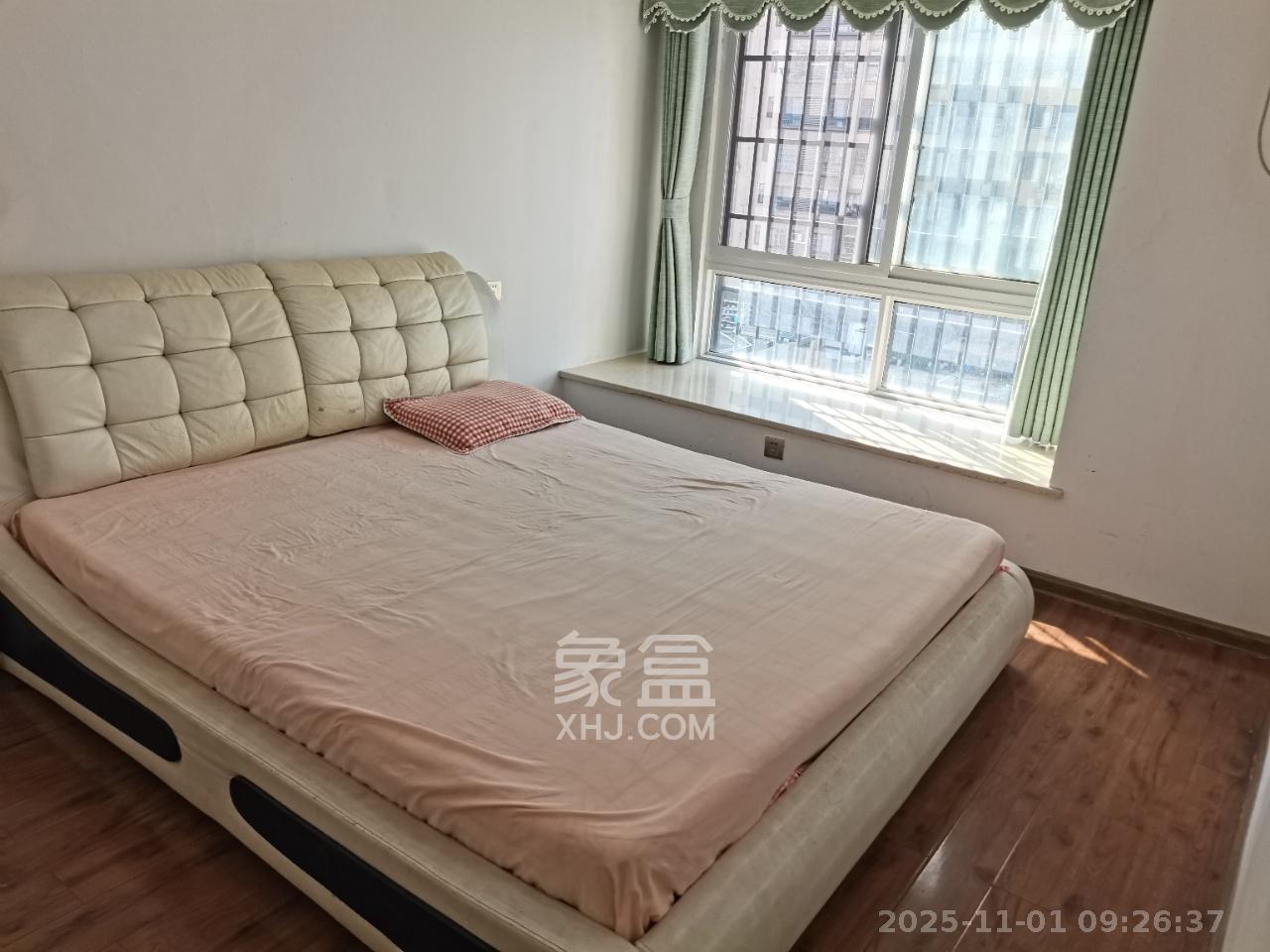 天麓尚层  3室2厅1卫    2100.0元/月室内图