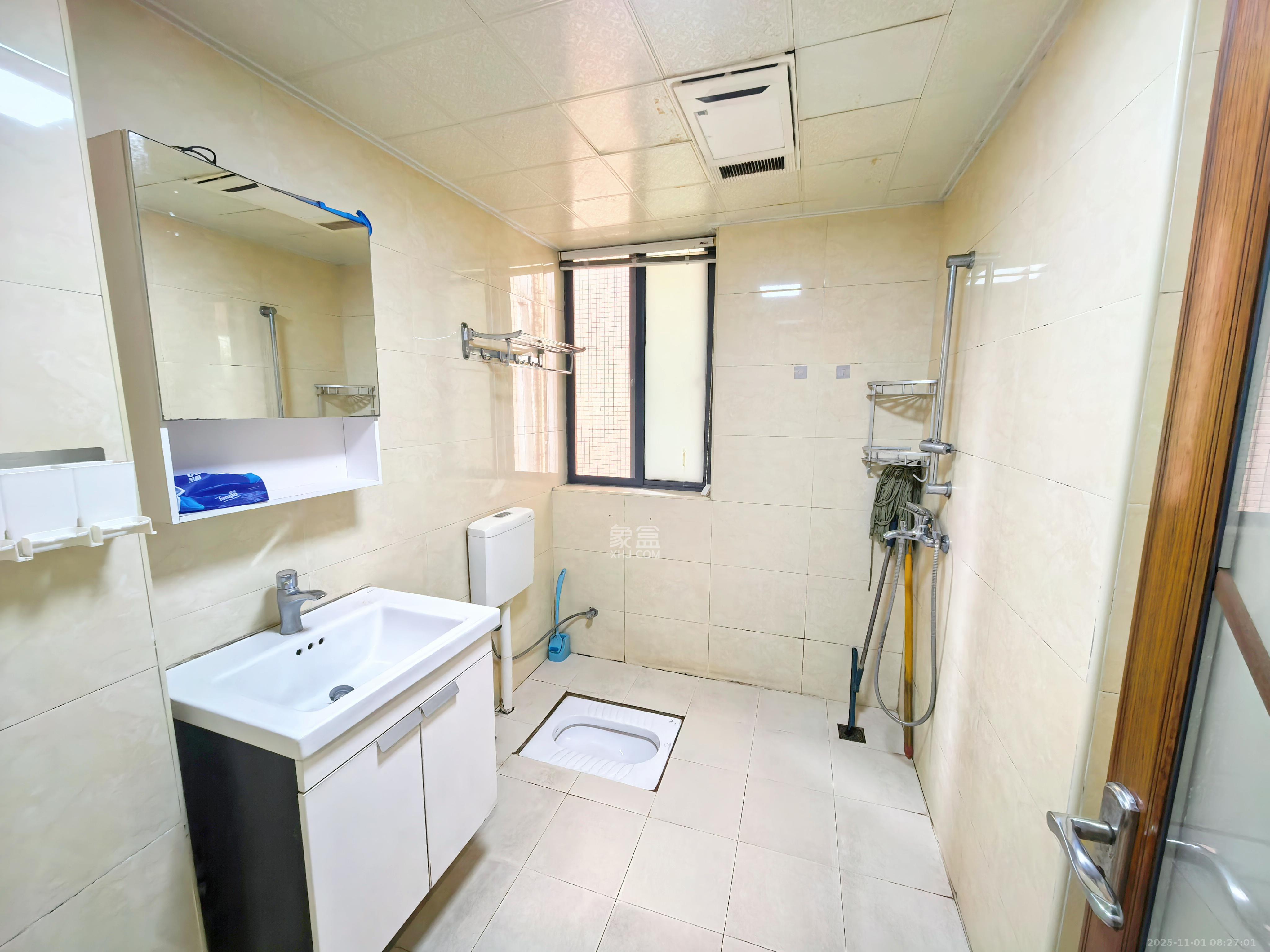 中城丽景香山园  3室2厅2卫    3000.0元/月室内图