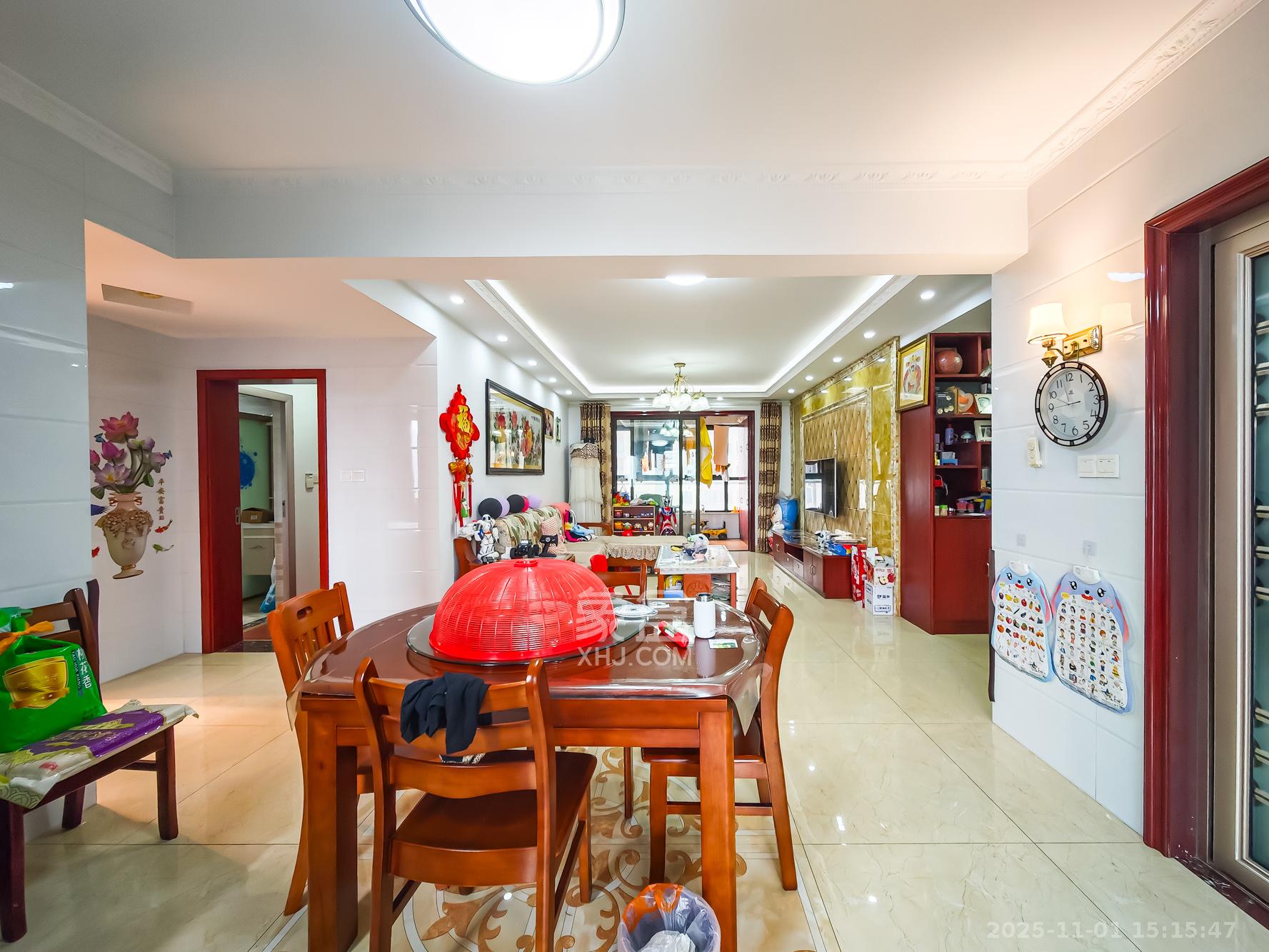 山语城三期  3室2厅2卫    98.0万客厅