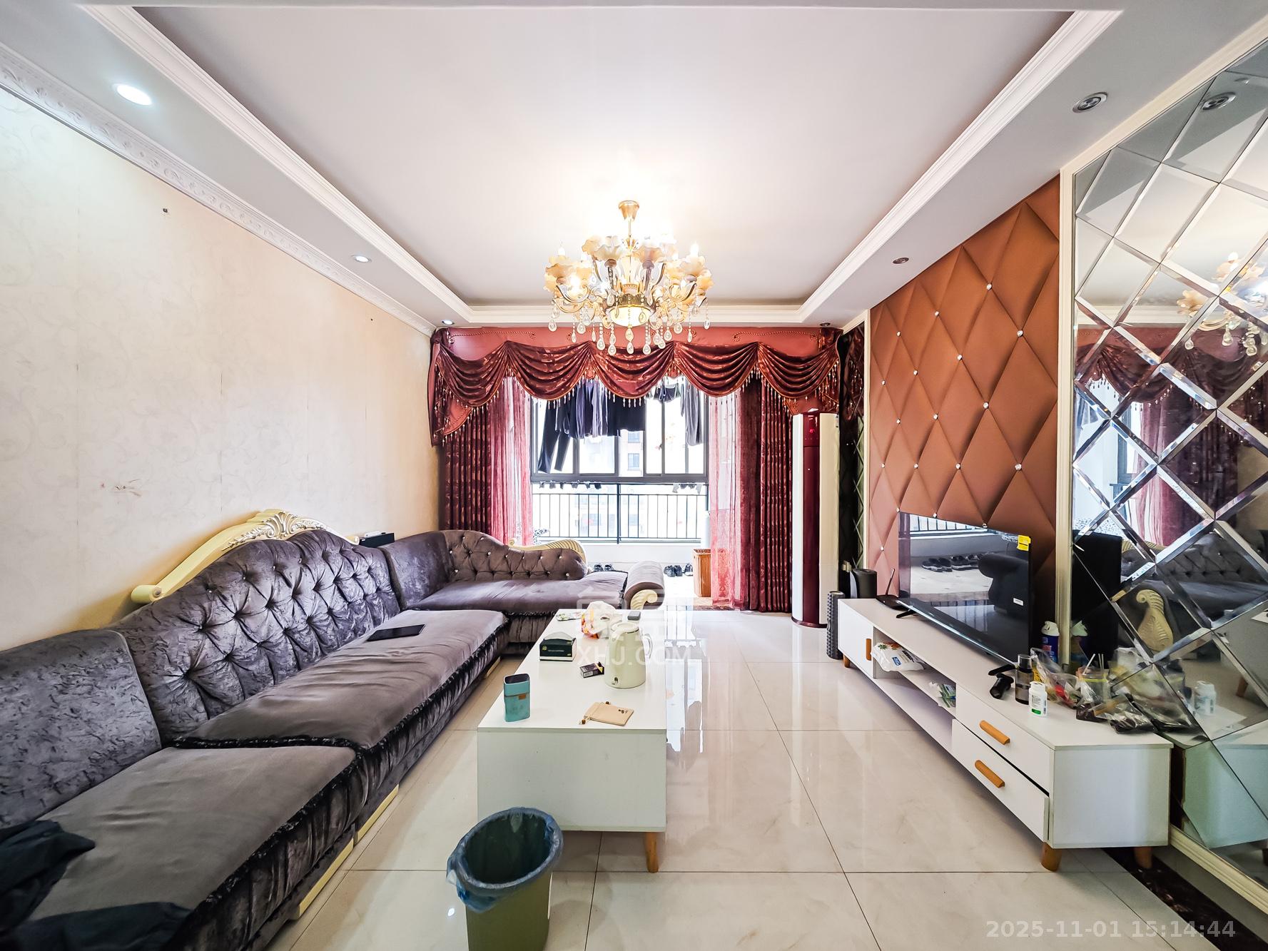 水映加州  2室2厅1卫    139.9万 水映加州  2室2厅1卫    139.9万客厅