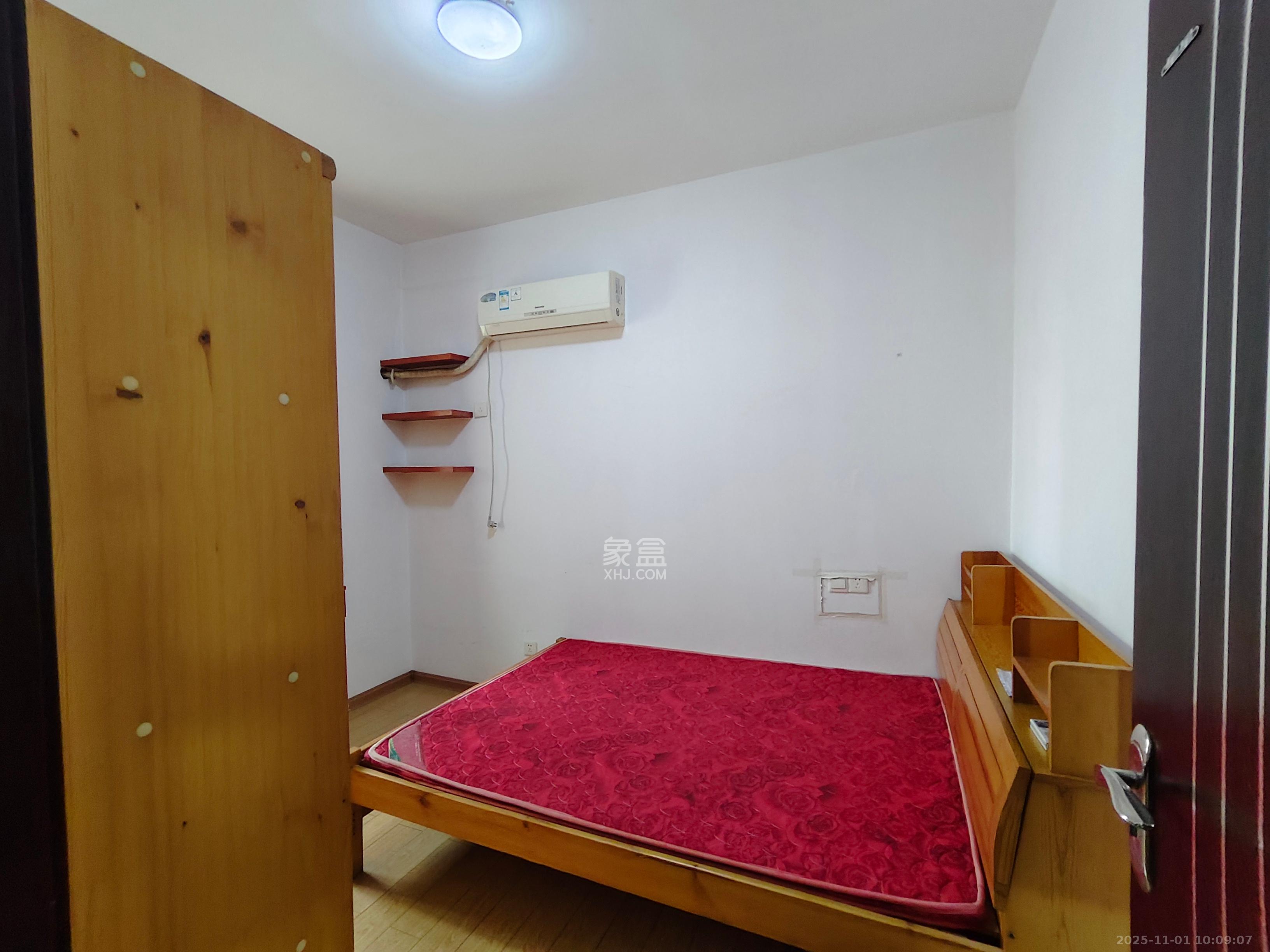 麓山枫情  2室1厅1卫    2200.0元/月室内图