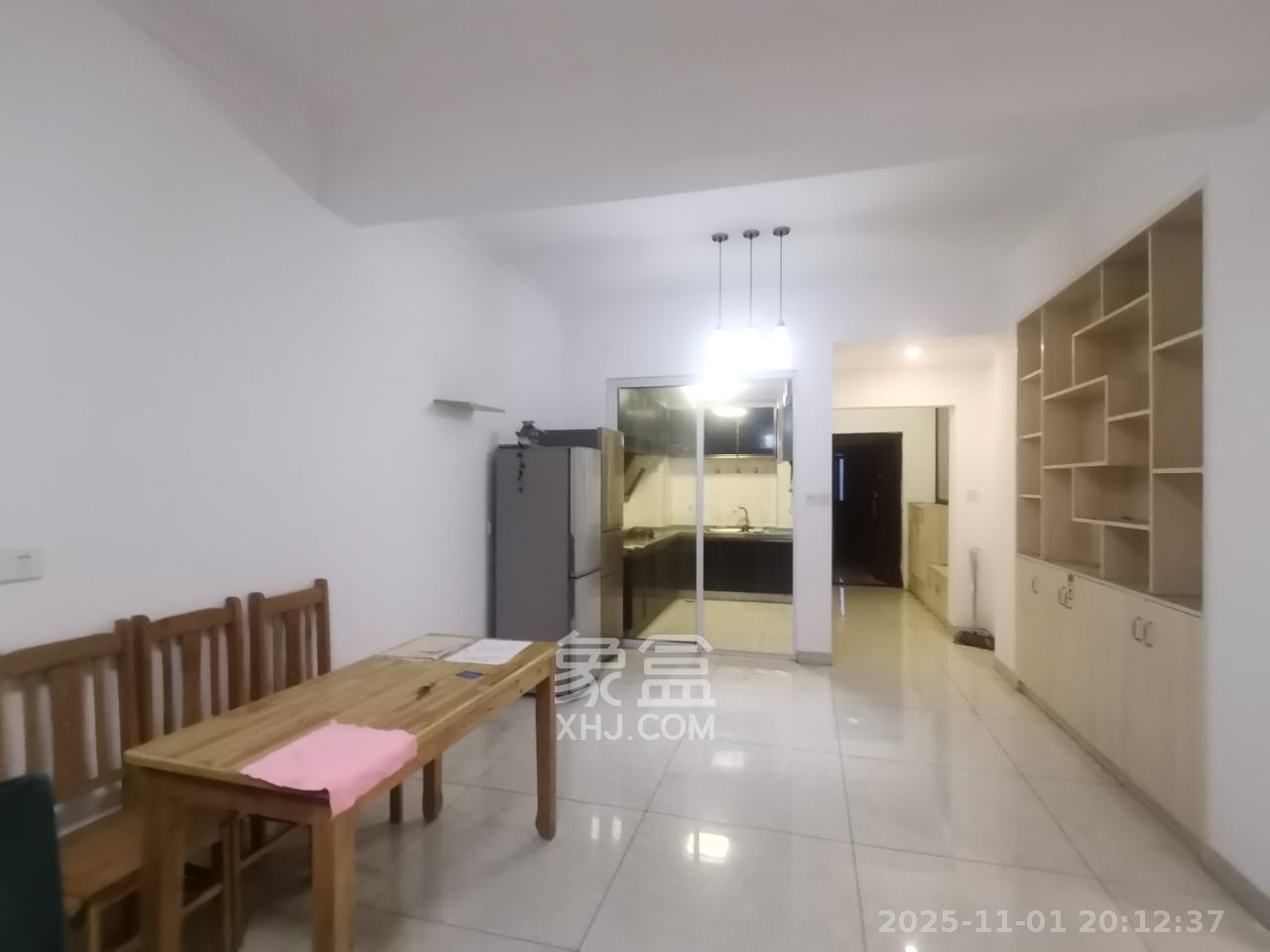 三景华御  2室2厅1卫    1500.0元/月 三景华御  2室2厅1卫    1500.0元/月室内图