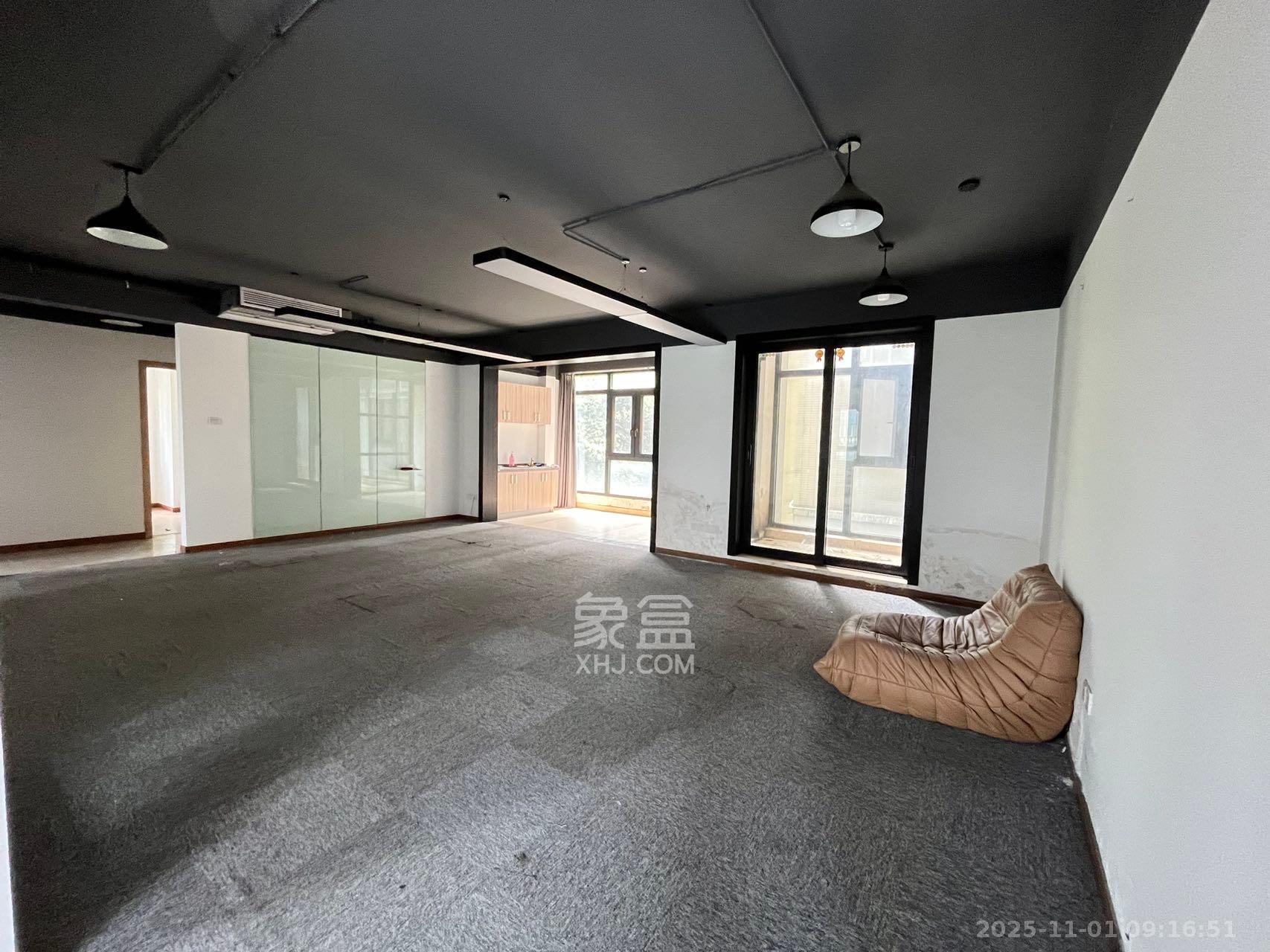 藏珑湖上国际花园  3室2厅2卫    3300.0元/月 藏珑湖上国际花园  3室2厅2卫    3300.0元/月室内图