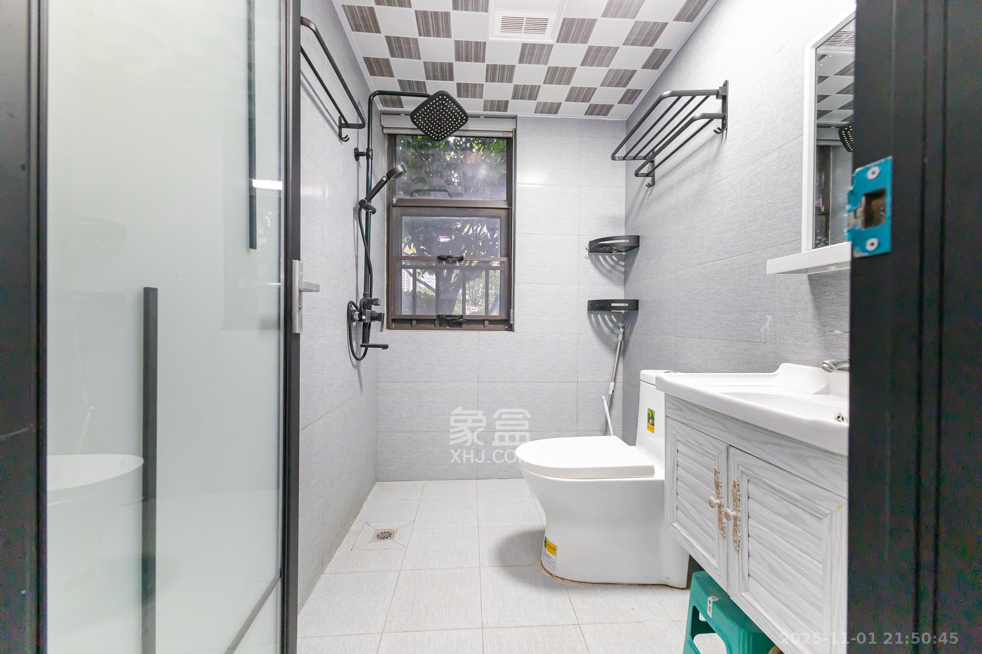 润和滨江府  4室2厅2卫    128.0万卫生间