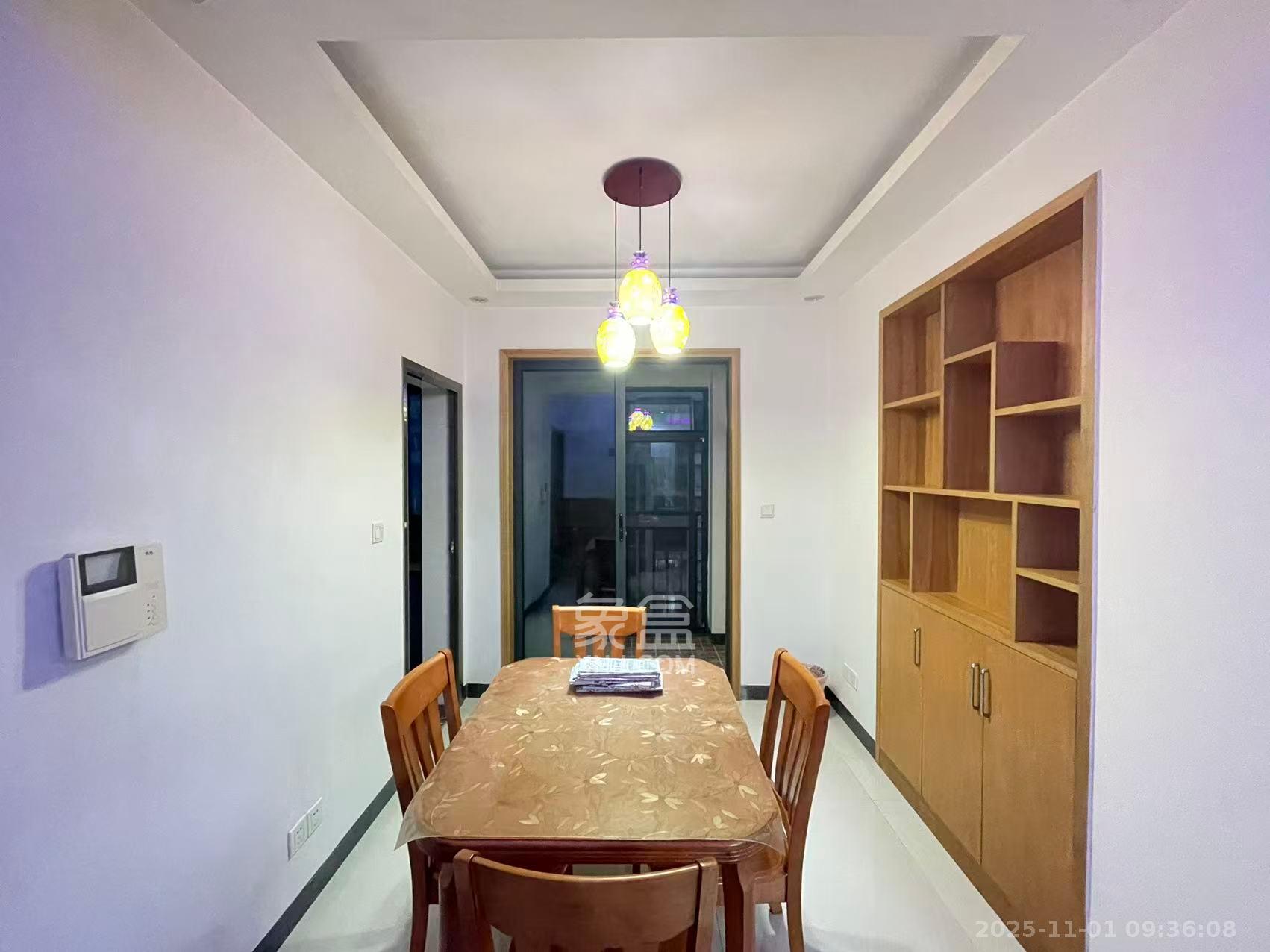 保利麓谷林语A区  1室2厅1卫    2400.0元/月室内图