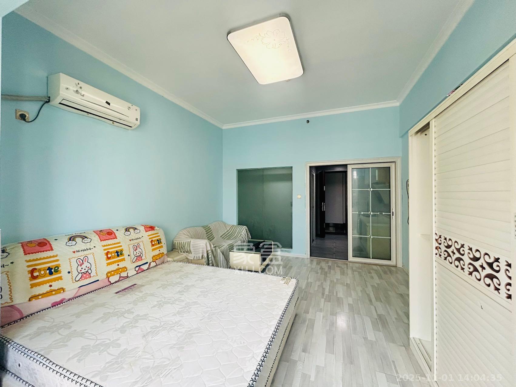 恒泰广场 1室1厅1卫 1400.0元/月 恒泰广场 1室1厅1卫 1400.0元/月室内图