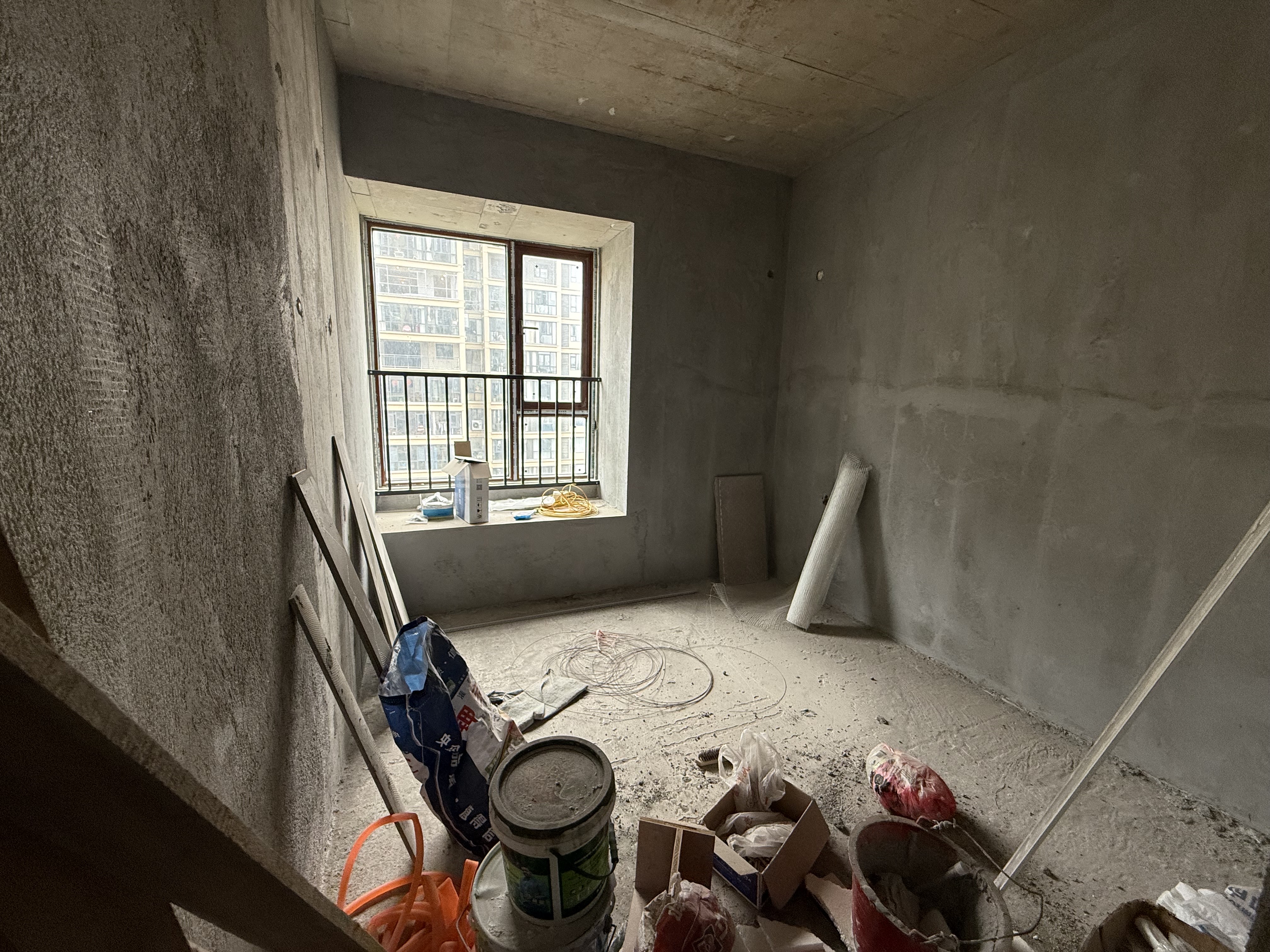 吉大汉珠山府  5室2厅2卫    112.0万客厅