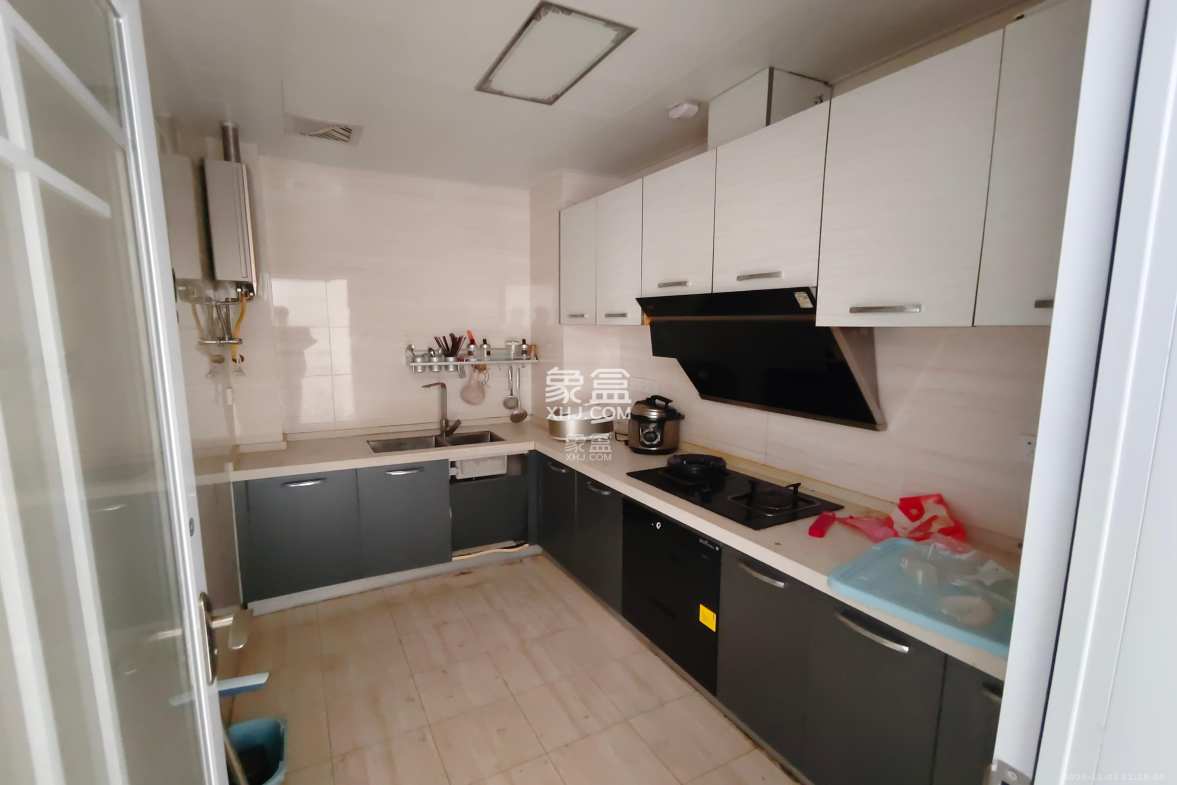 和泓梅溪四季 5室2厅2卫 3200.0元/月 和泓梅溪四季 5室2厅2卫 3200.0元/月室内图