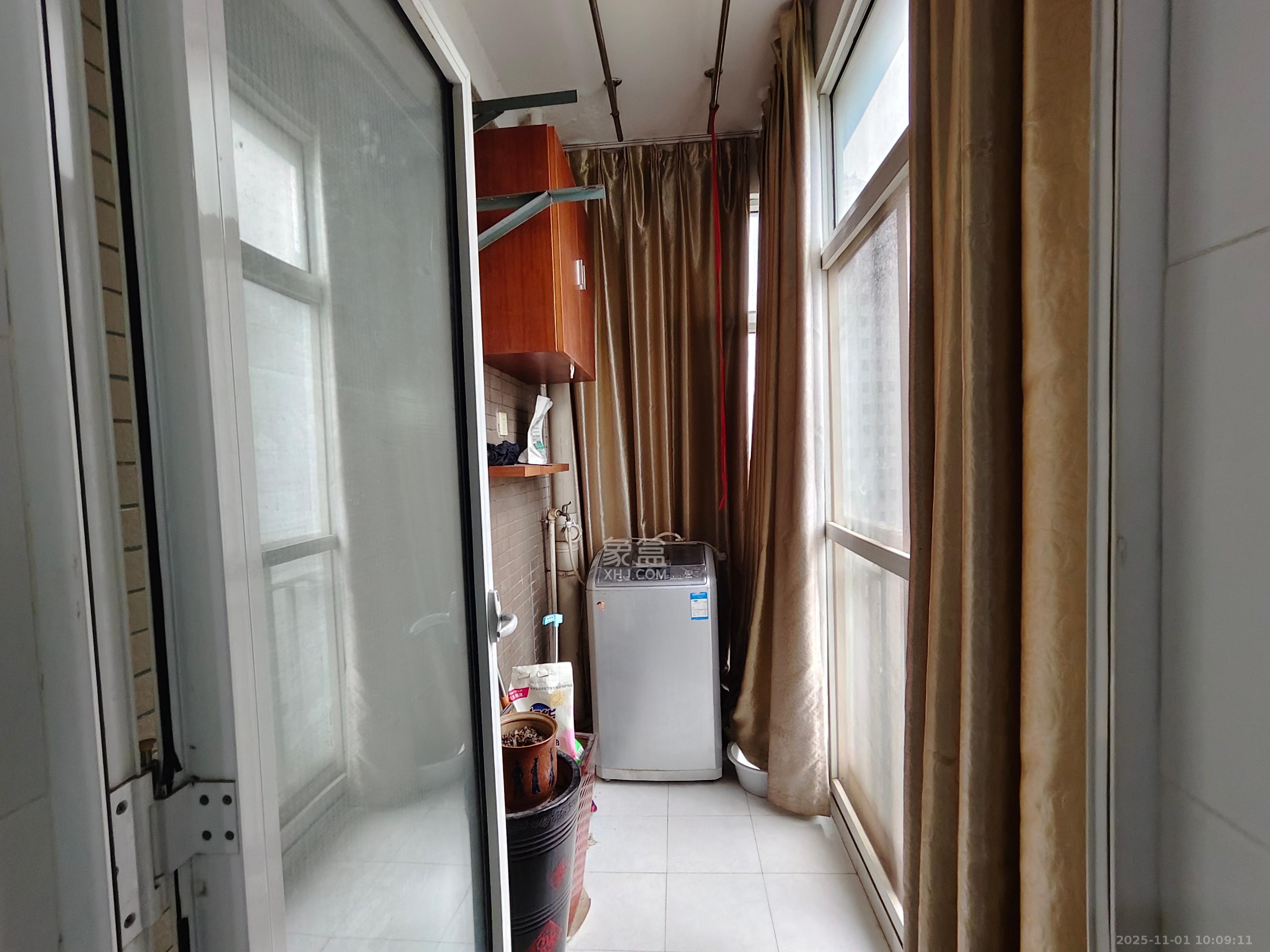 麓山枫情  2室1厅1卫    2200.0元/月室内图