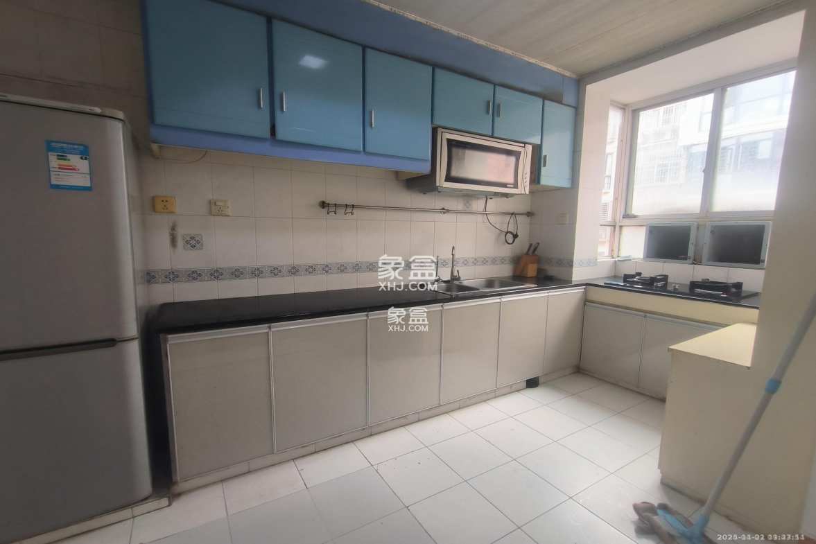 泰时新雅园 3室1厅2卫 2300.0元/月 泰时新雅园 3室1厅2卫 2300.0元/月室内图