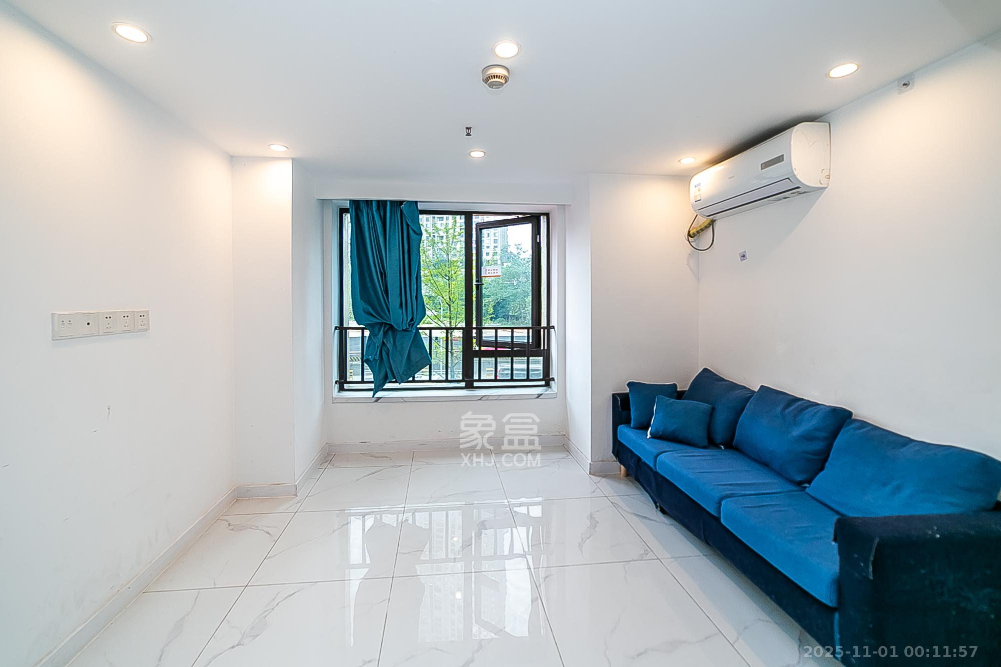 卓越江岸  2室2厅1卫    35.0万 卓越江岸  2室2厅1卫    35.0万室内图1