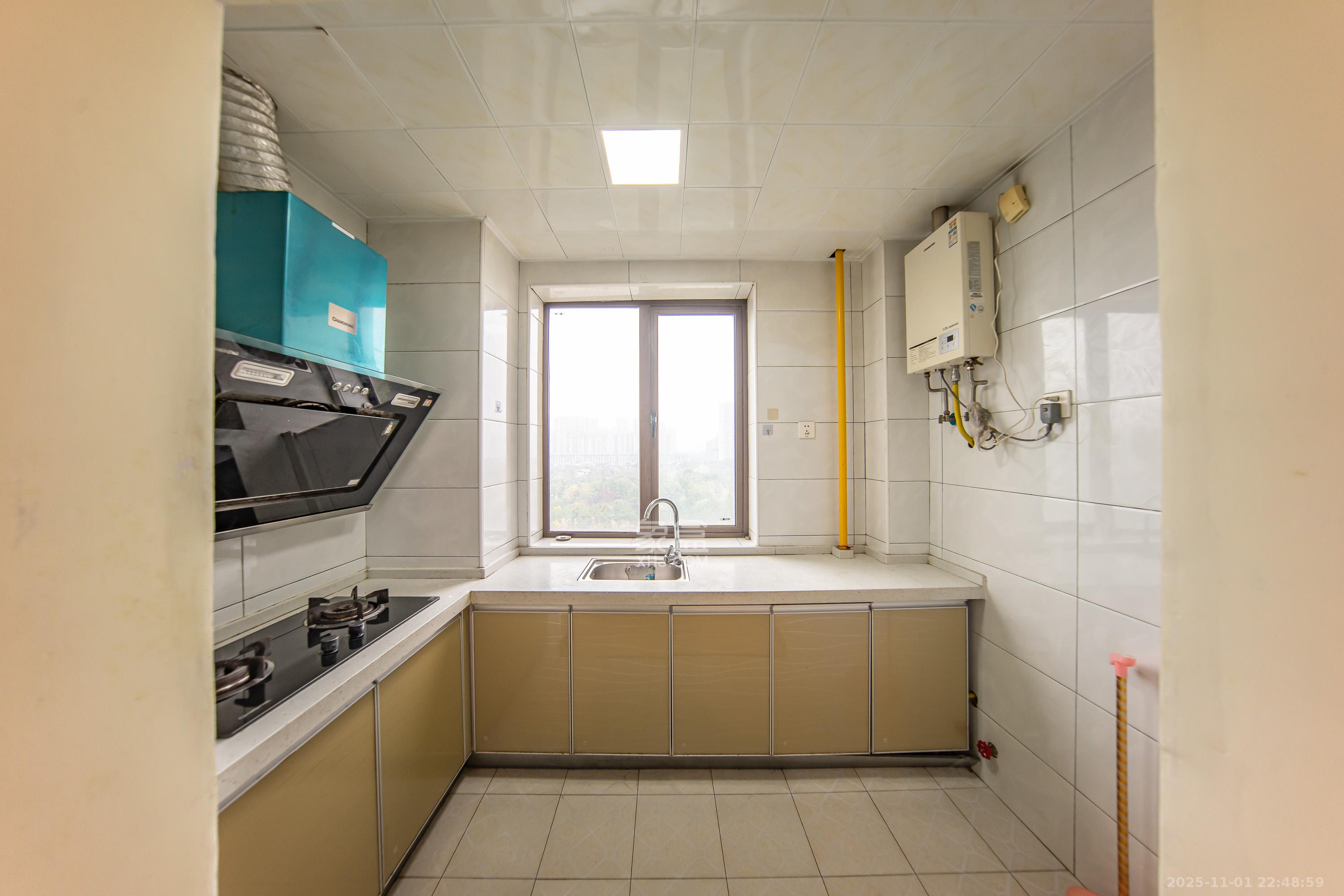 洋湖18克拉(旷远洋湖18克拉)  3室2厅2卫    98.0万 洋湖18克拉(旷远洋湖18克拉)  3室2厅2卫    98.0万厨房