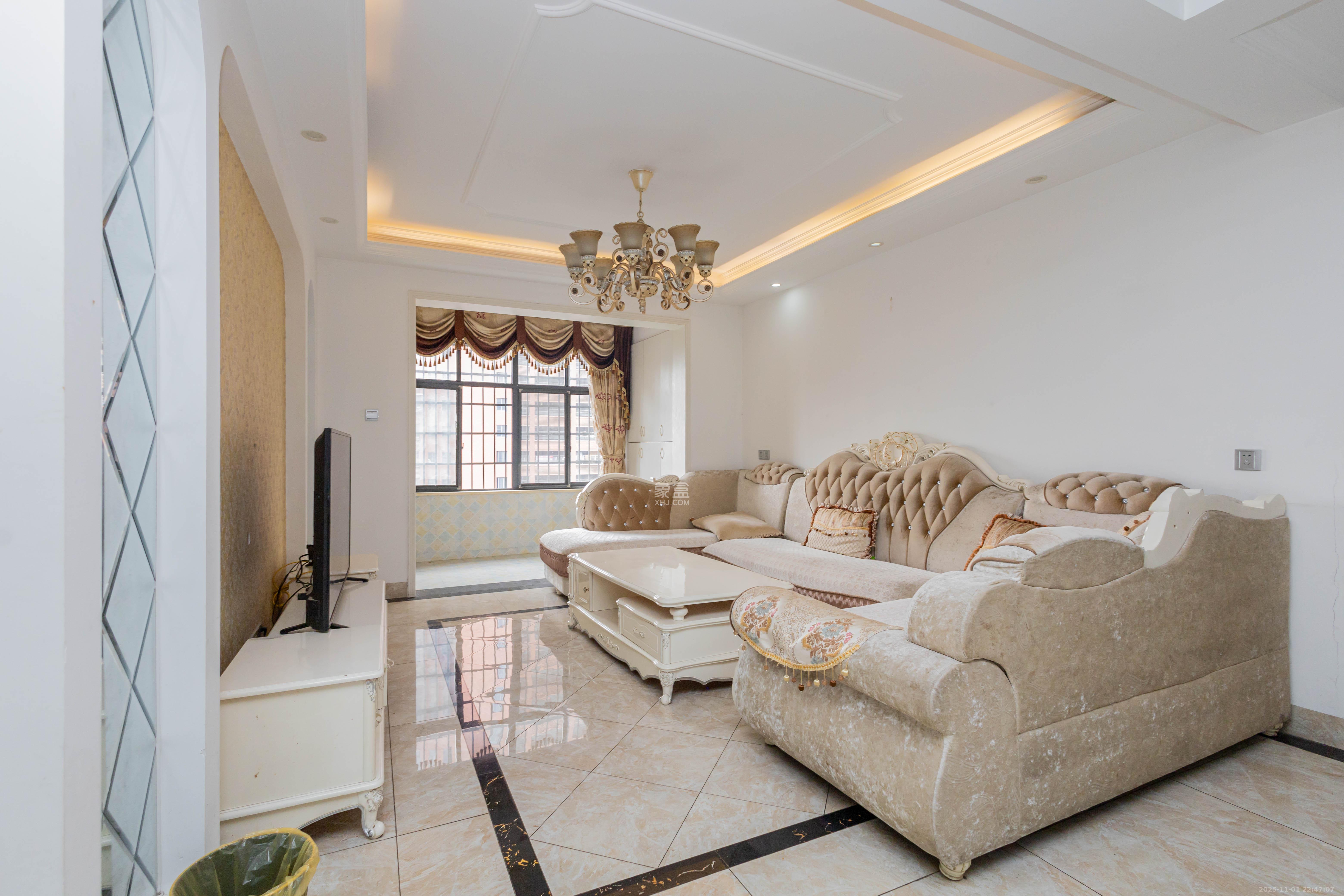 辉宏橄榄城  5室2厅1卫    82.8万客厅