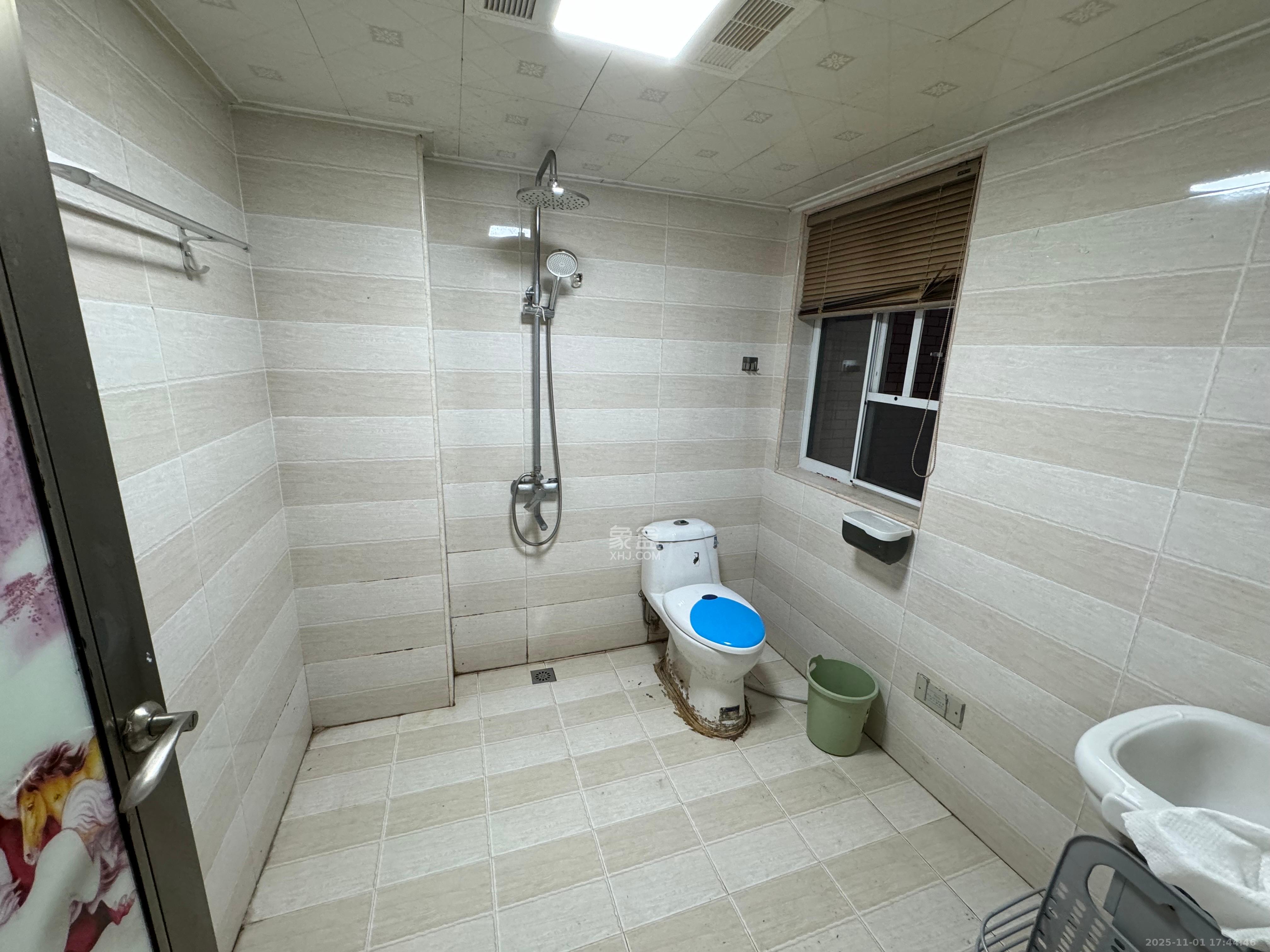 丽发新城  3室2厅2卫    2000.0元/月室内图