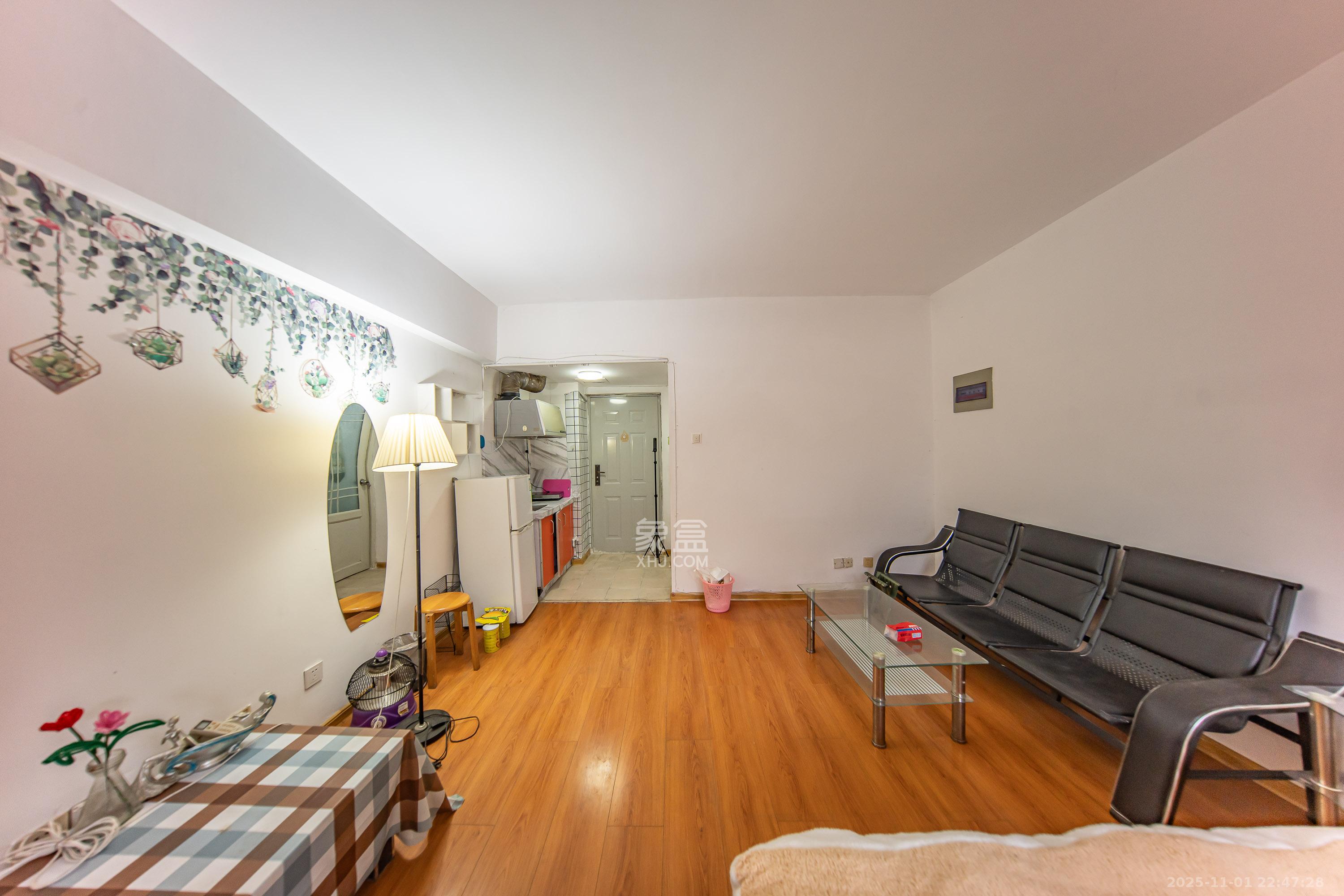 阳光100二期  1室1厅1卫    23.8万客厅