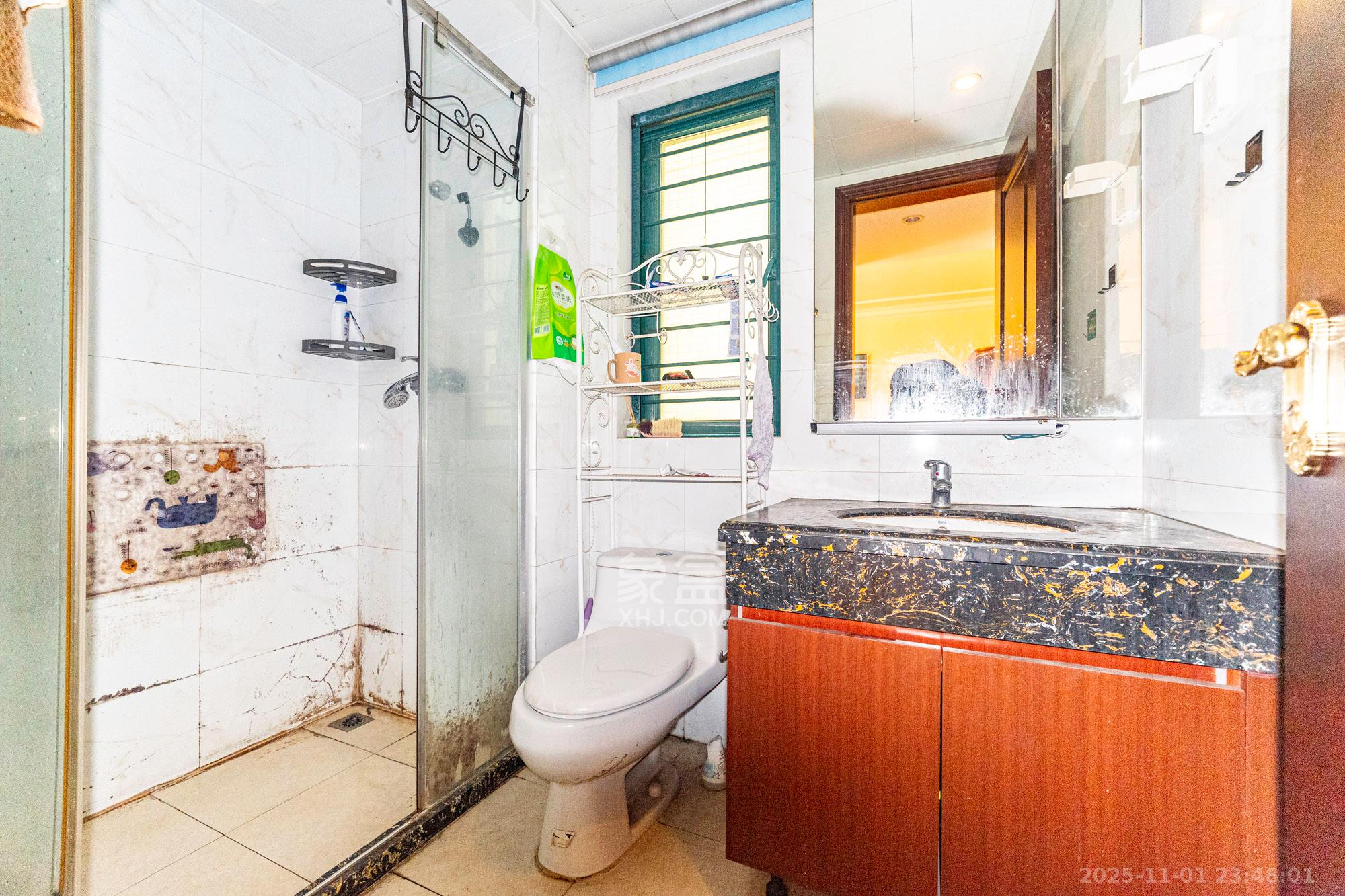 恒大雅苑  3室2厅2卫    108.0万卫生间