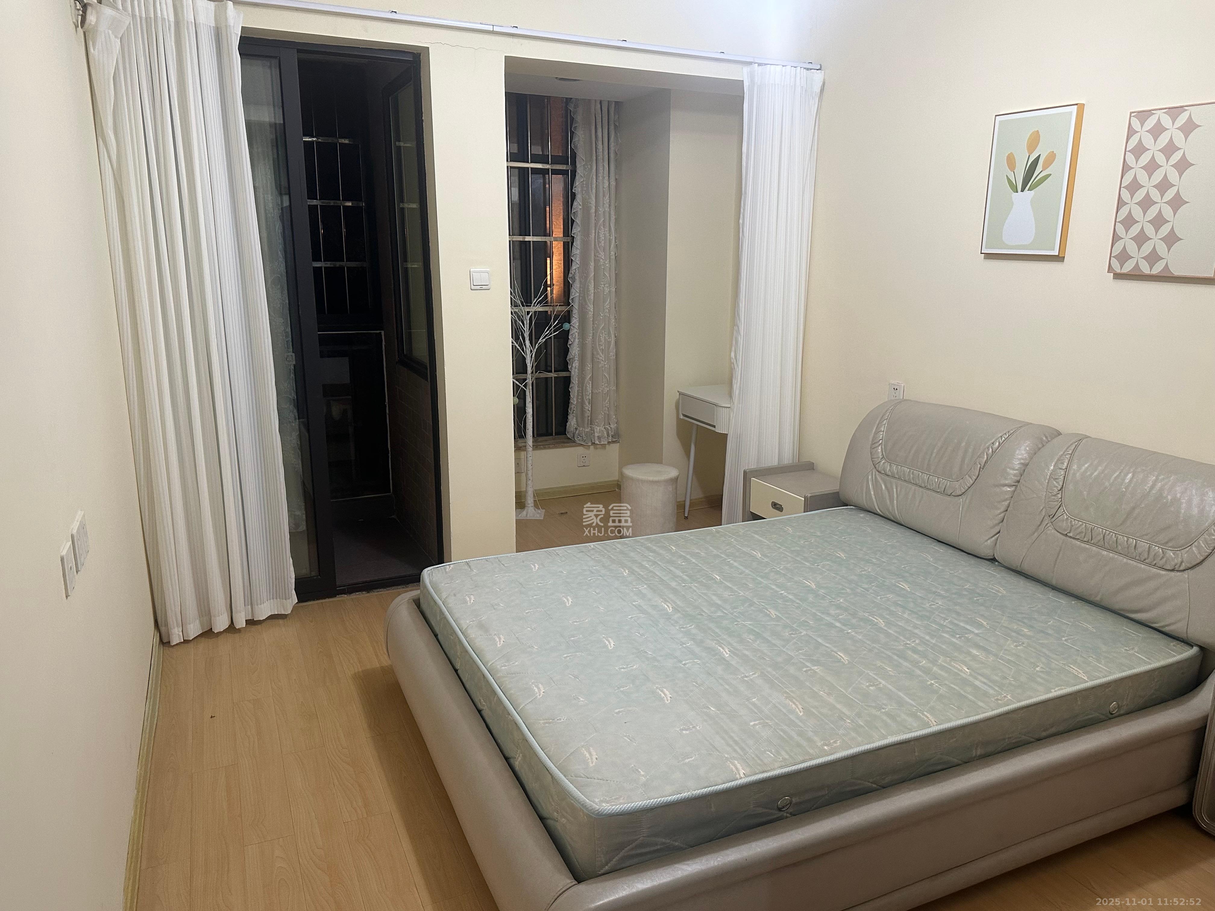 华润凤凰城一期  1室1厅1卫    1700.0元/月室内图