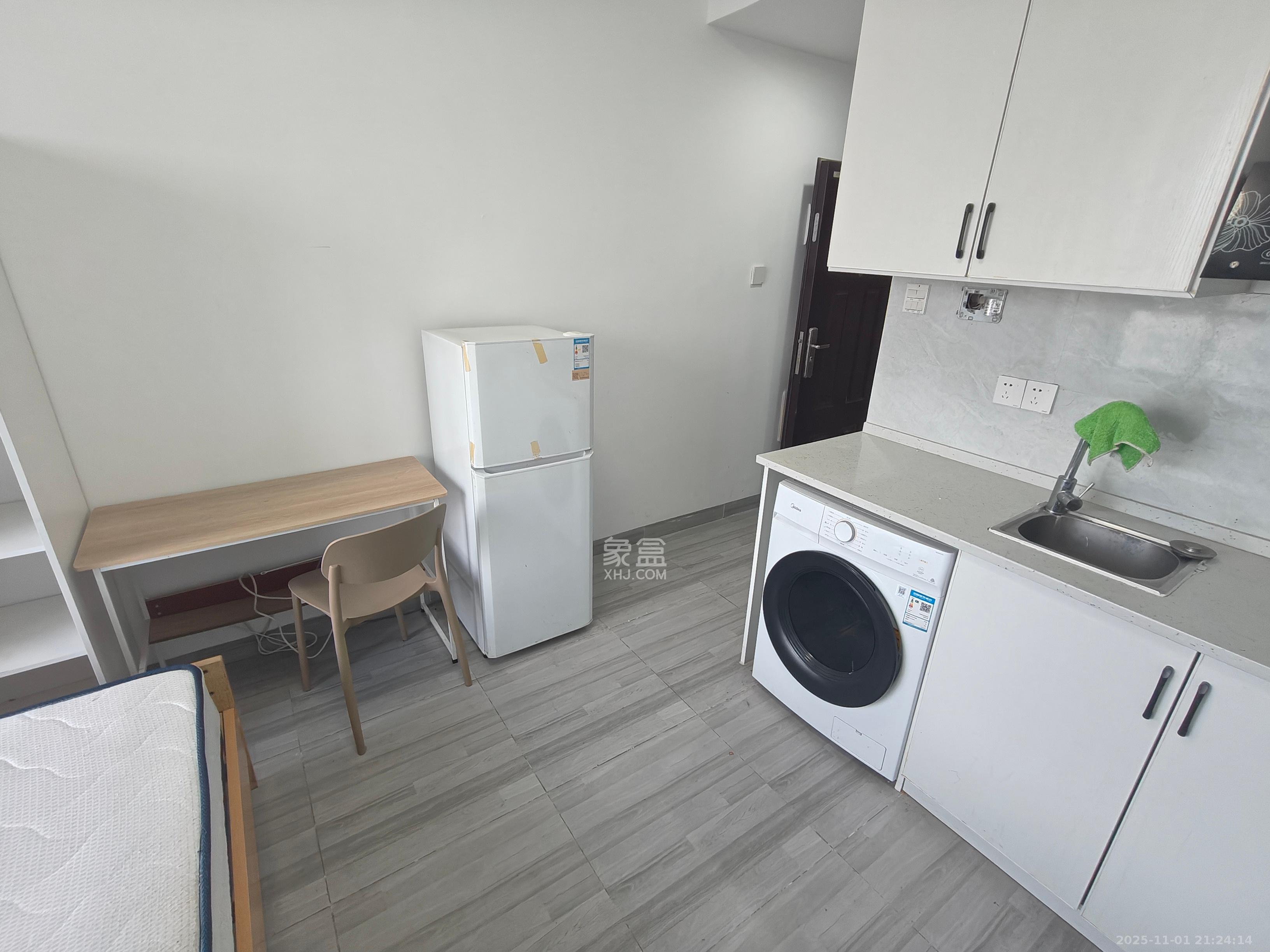 洋湖时代  1室1厅1卫    1100.0元/月室内图