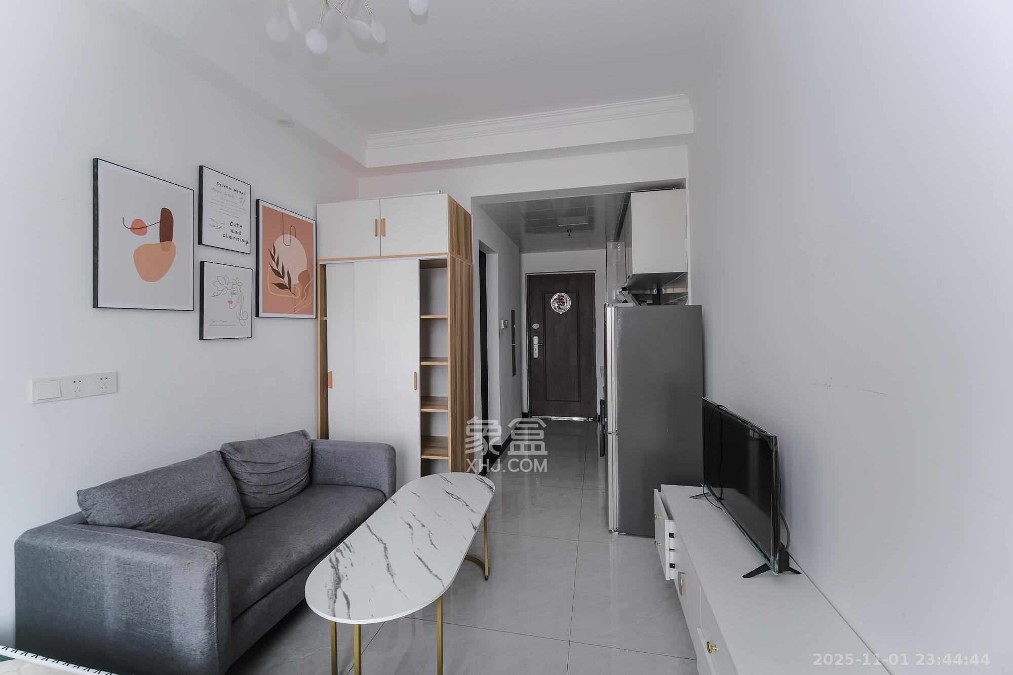 保利香槟国际 1室1厅1卫 14.5万 保利香槟国际 1室1厅1卫 14.5万客厅