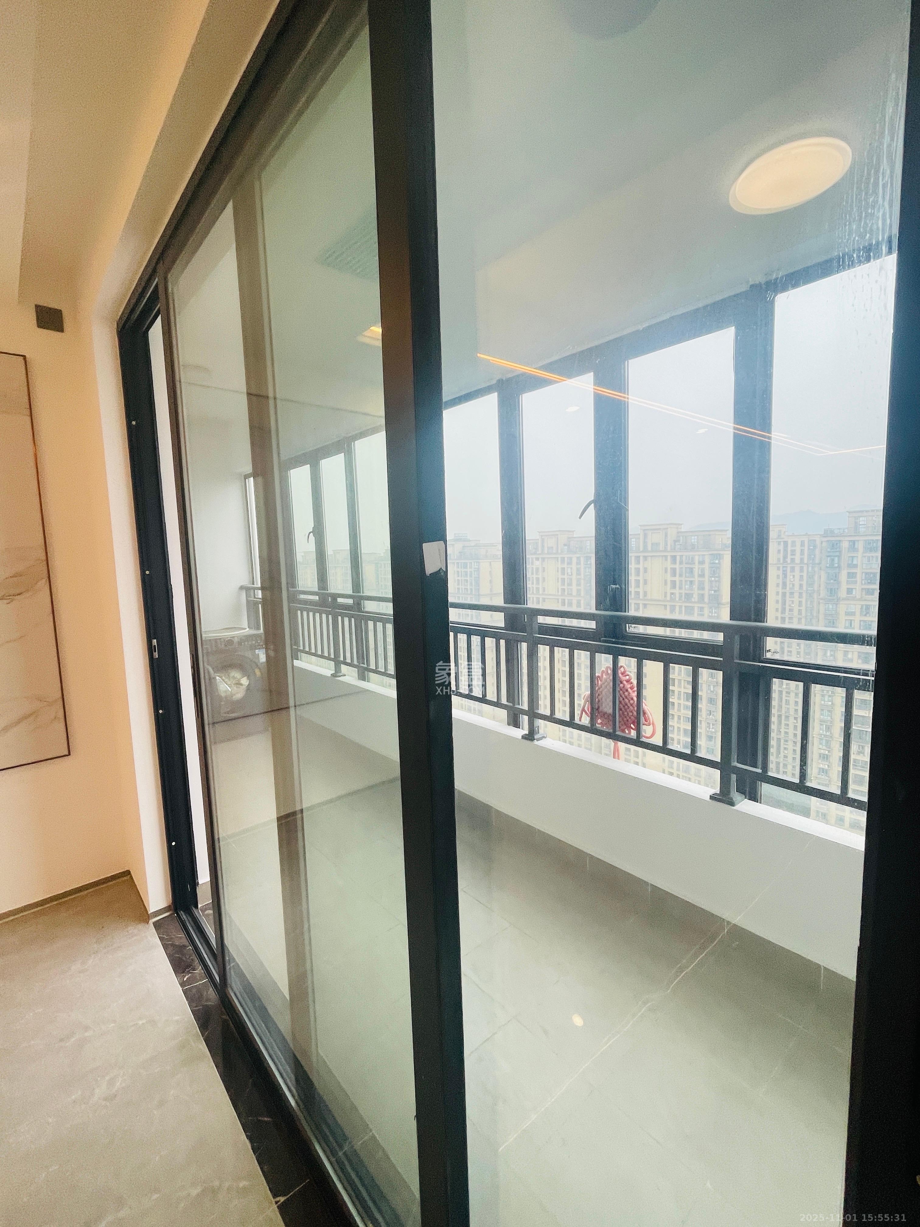 新华联梦想城  3室2厅2卫    1600.0元/月室内图