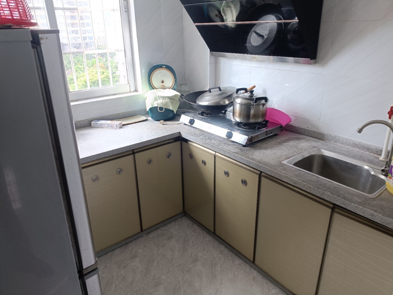 椰岛广场  2室1厅1卫    1600.0元/月 椰岛广场  2室1厅1卫    1600.0元/月室内图