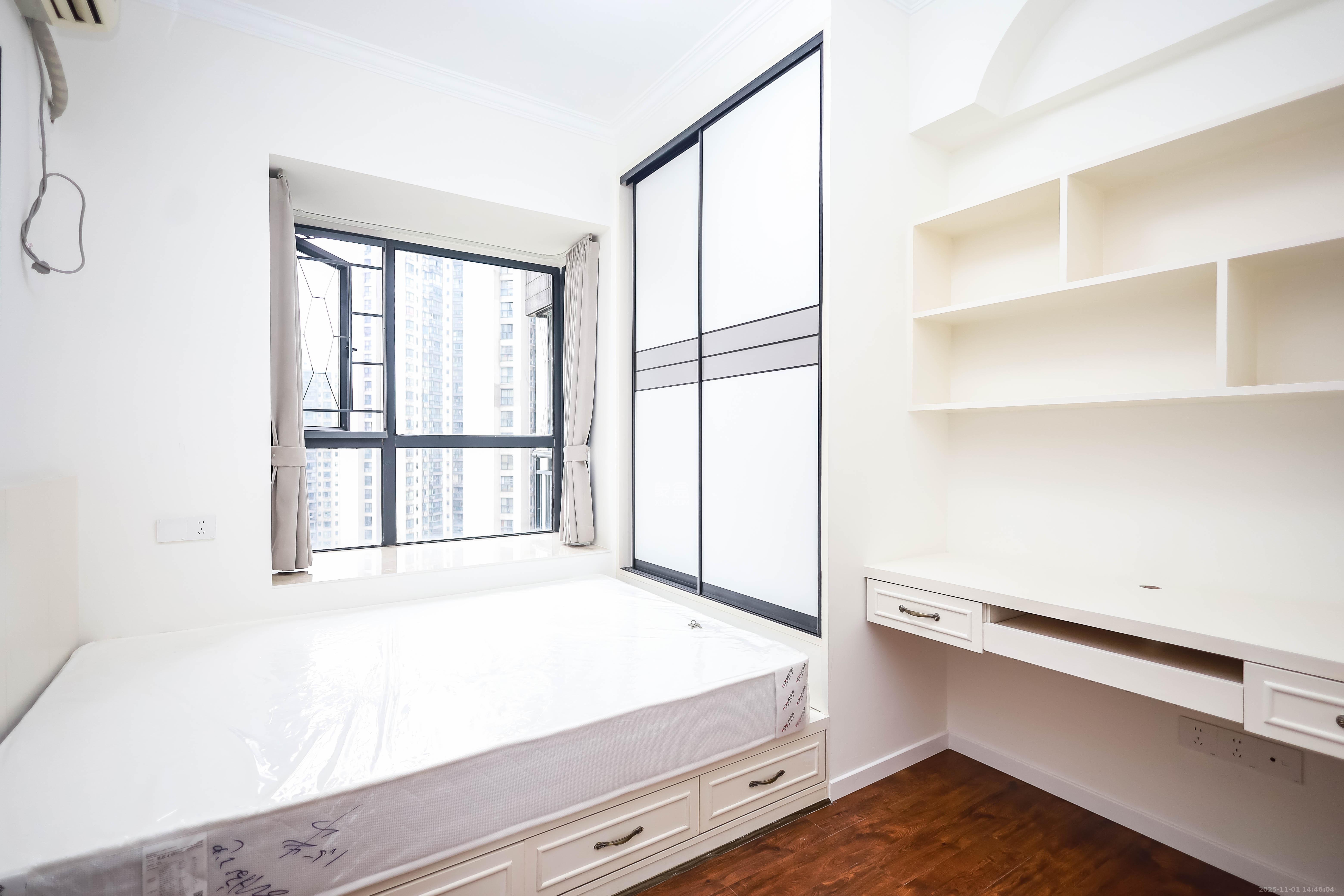 莱茵城  3室2厅1卫    99.8万卧室