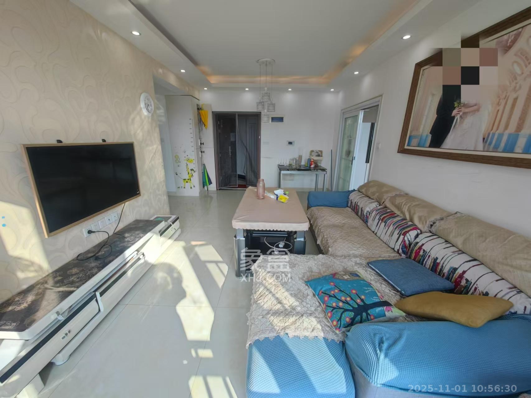 天下一家  1室2厅1卫    2400.0元/月