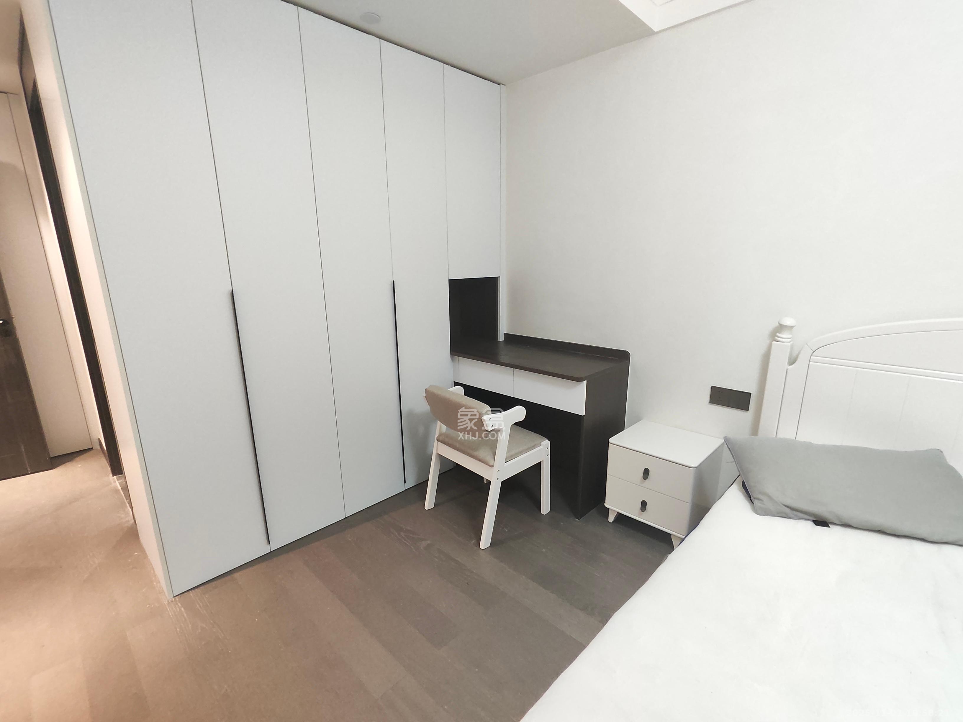 绿地麓云国际一期  3室2厅2卫    3500.0元/月室内图