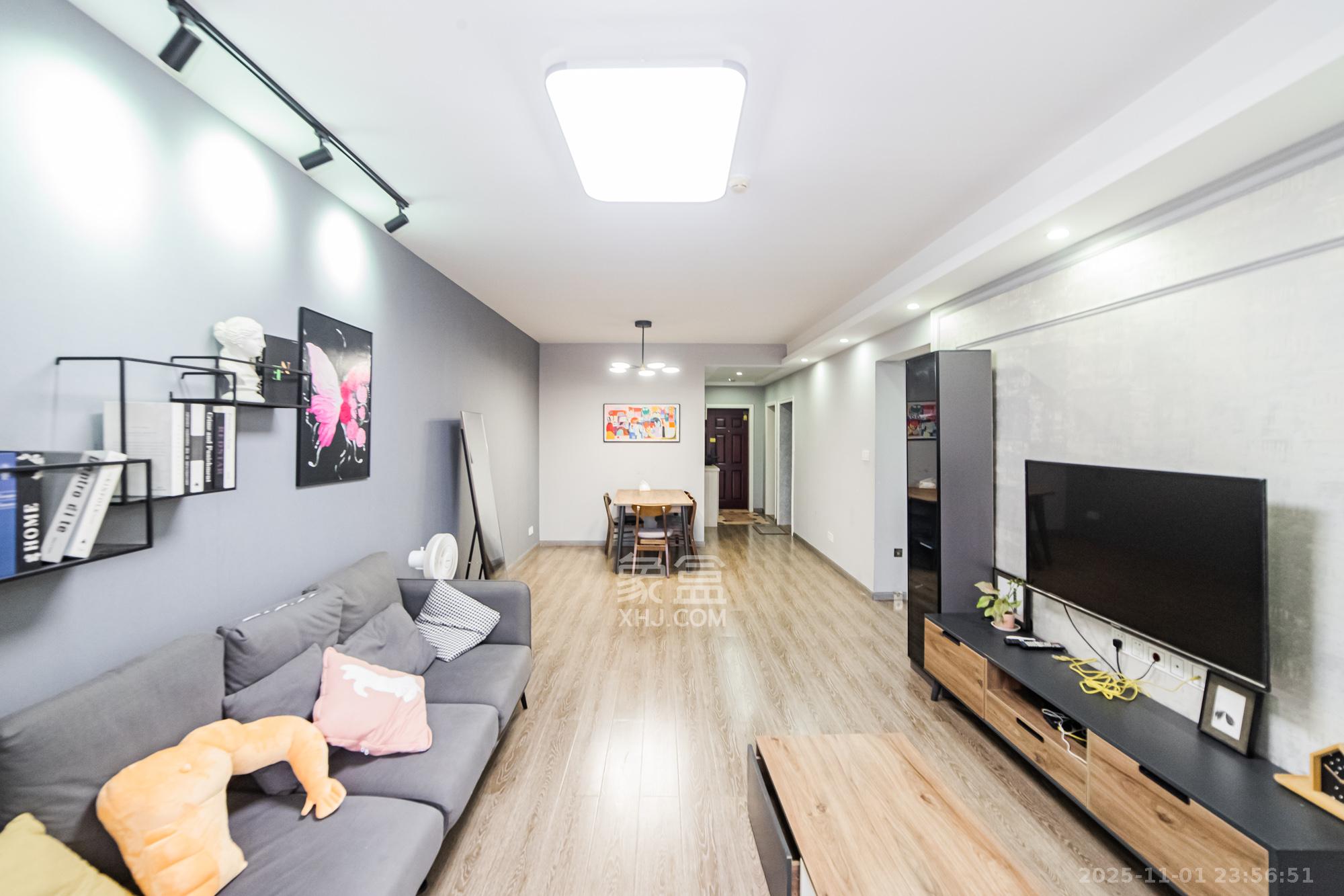 北辰三角洲E4区  3室1厅1卫    140.0万客厅