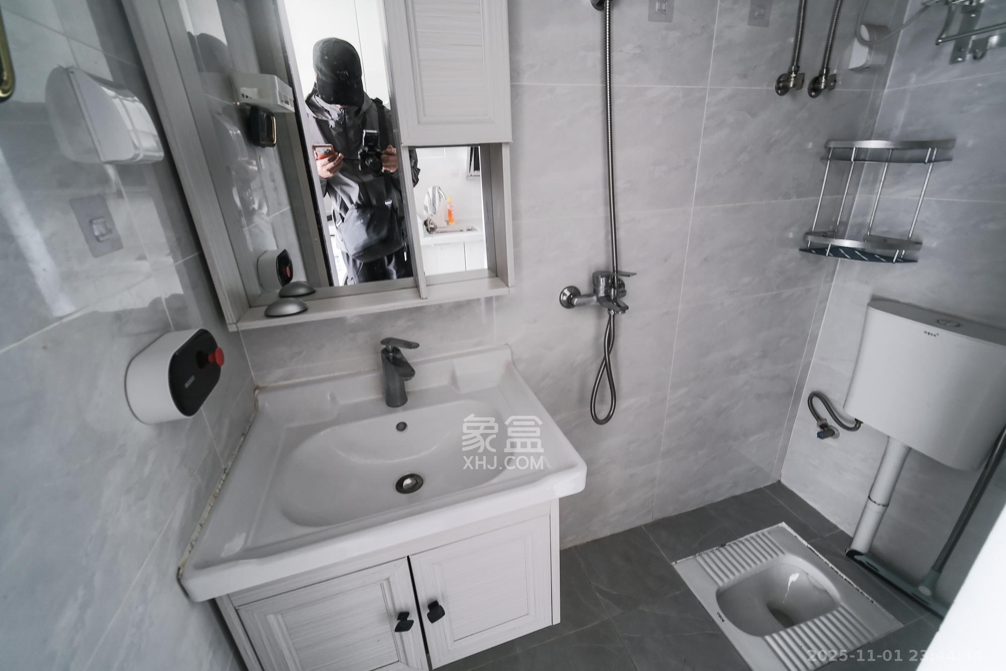 保利香槟国际 1室1厅1卫 14.5万 保利香槟国际 1室1厅1卫 14.5万卫生间