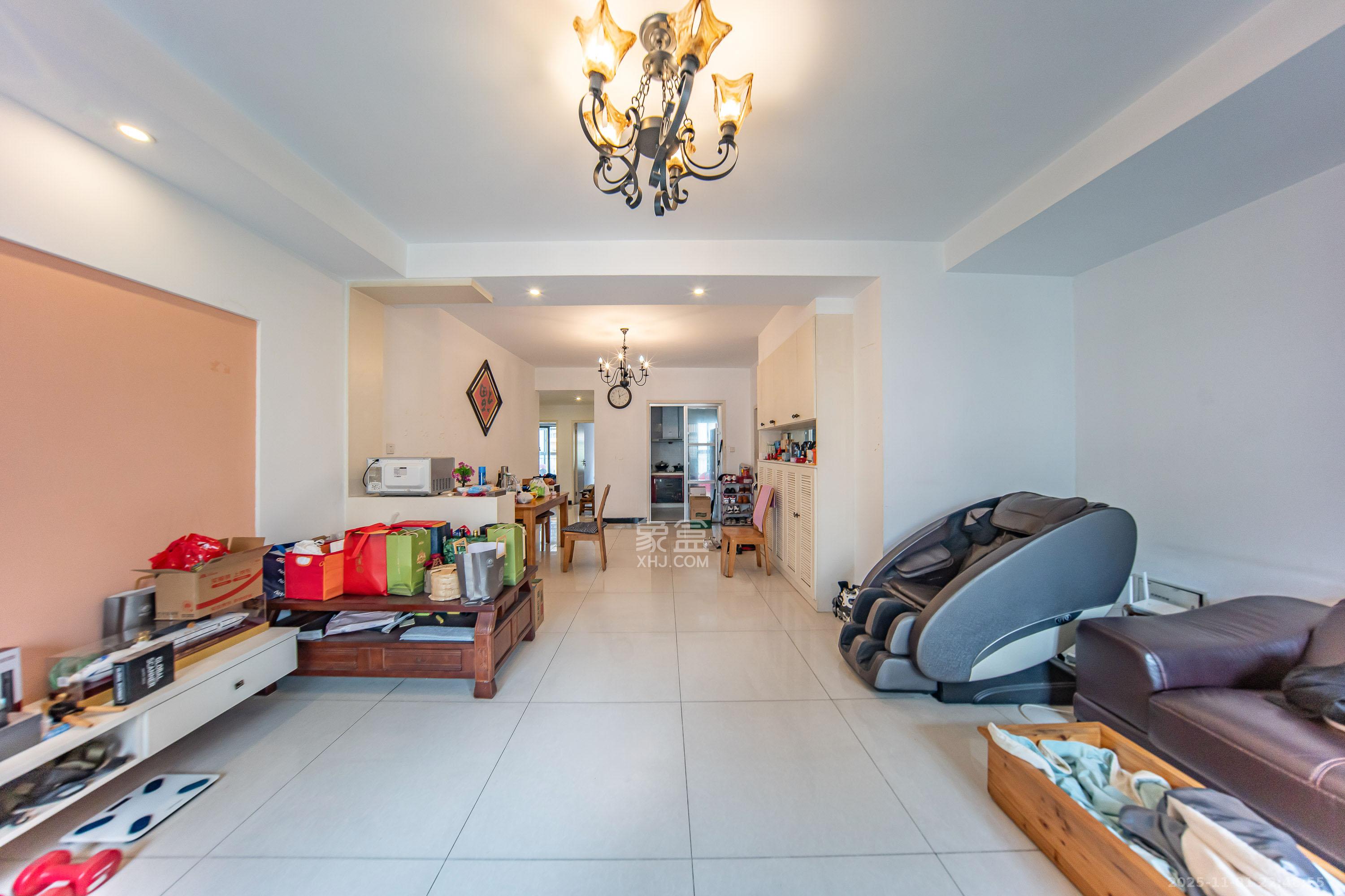 米兰春天 3室2厅2卫 80.0万 米兰春天 3室2厅2卫 80.0万客厅