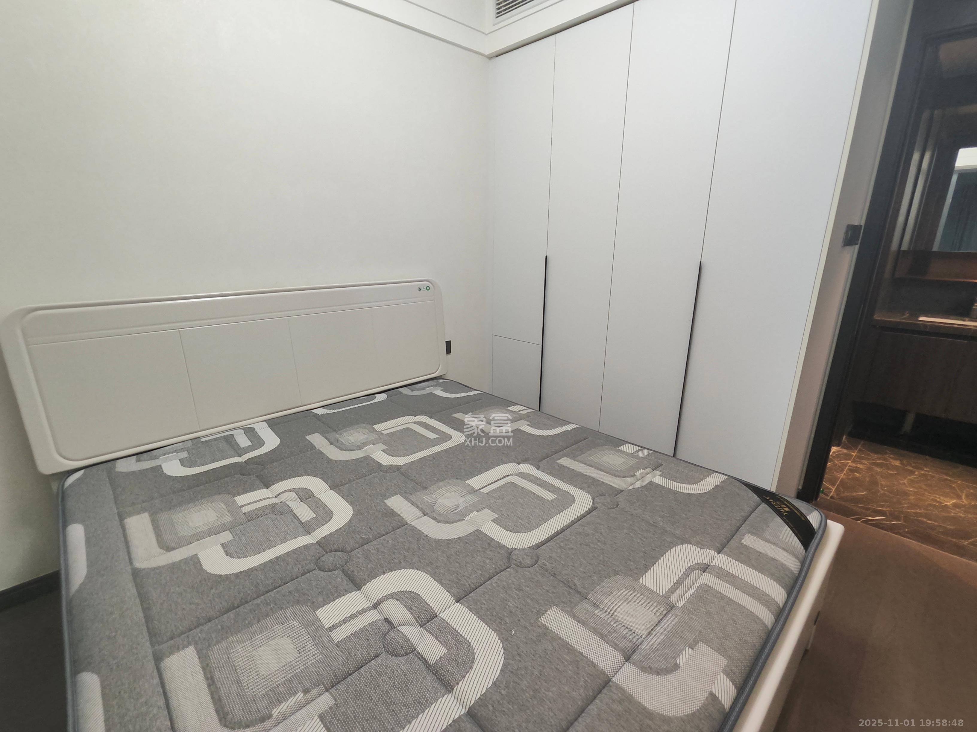 绿地麓云国际一期  3室2厅2卫    3500.0元/月室内图