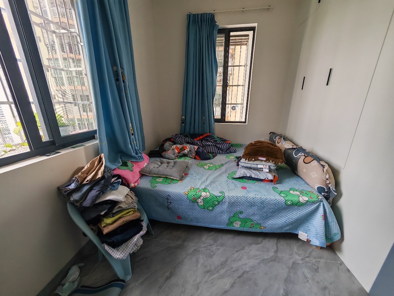 汇宇金城  4室2厅2卫    138.0万客厅