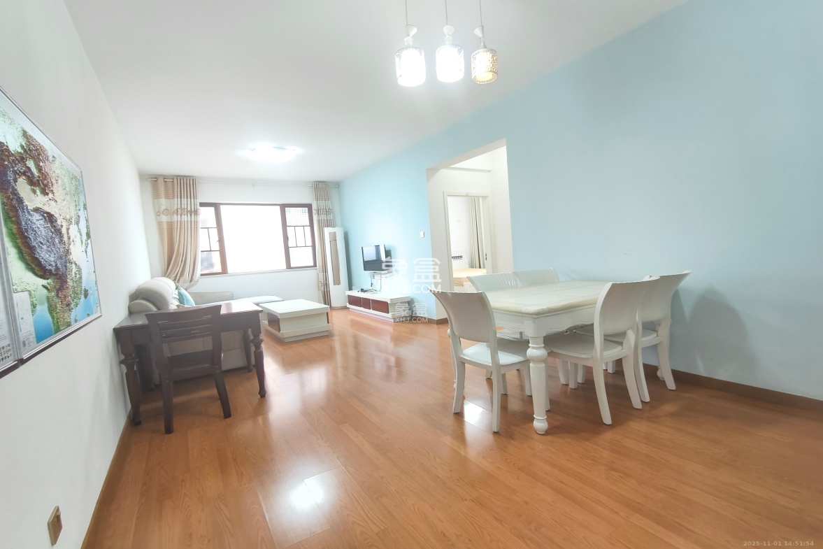 万里时代 2室2厅1卫 2400.0元/月 万里时代 2室2厅1卫 2400.0元/月室内图